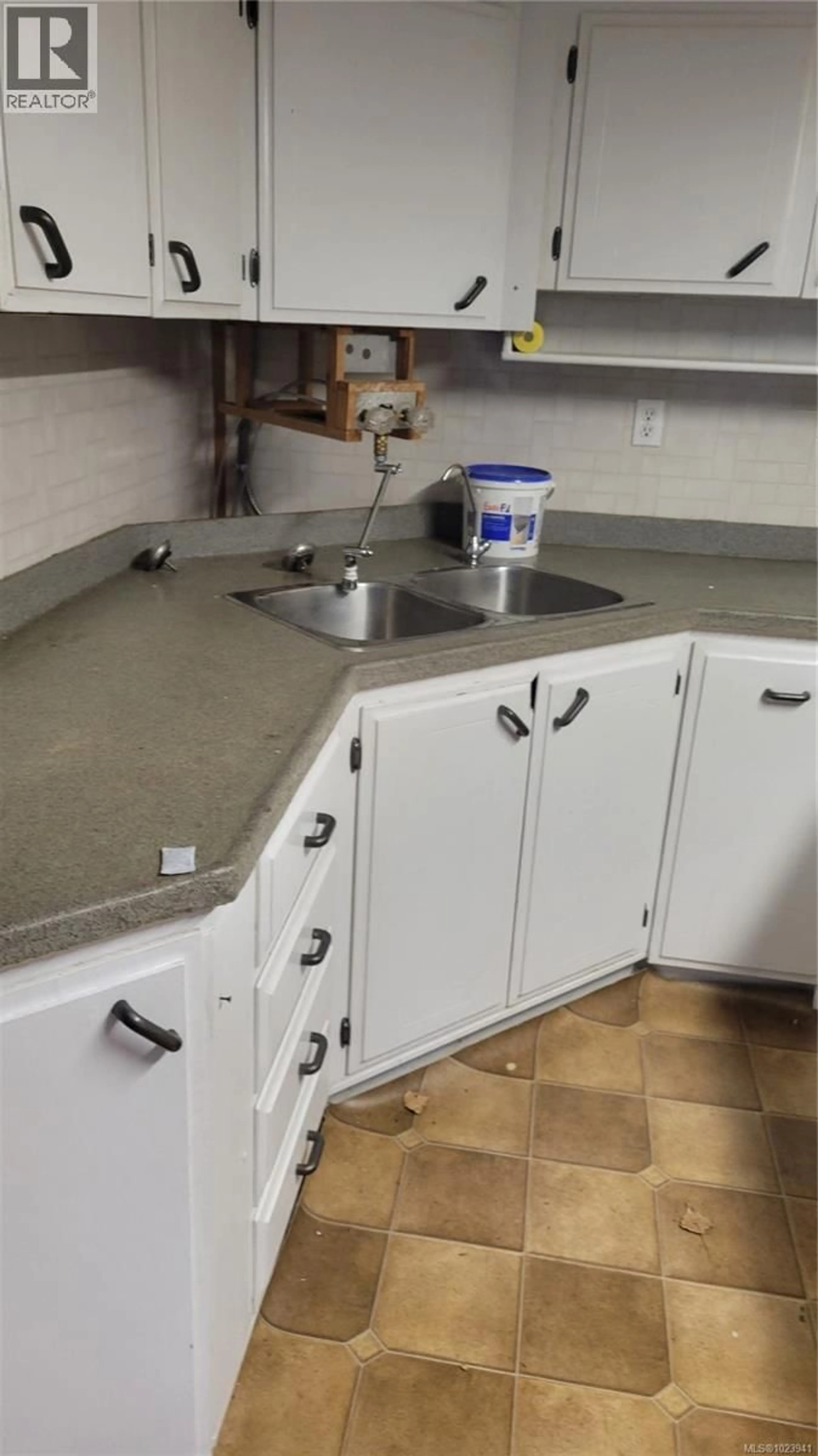 Standard kitchen, unknown for 10 - 5659 TOMSWOOD ROAD, Port Alberni British Columbia V9Y8V8