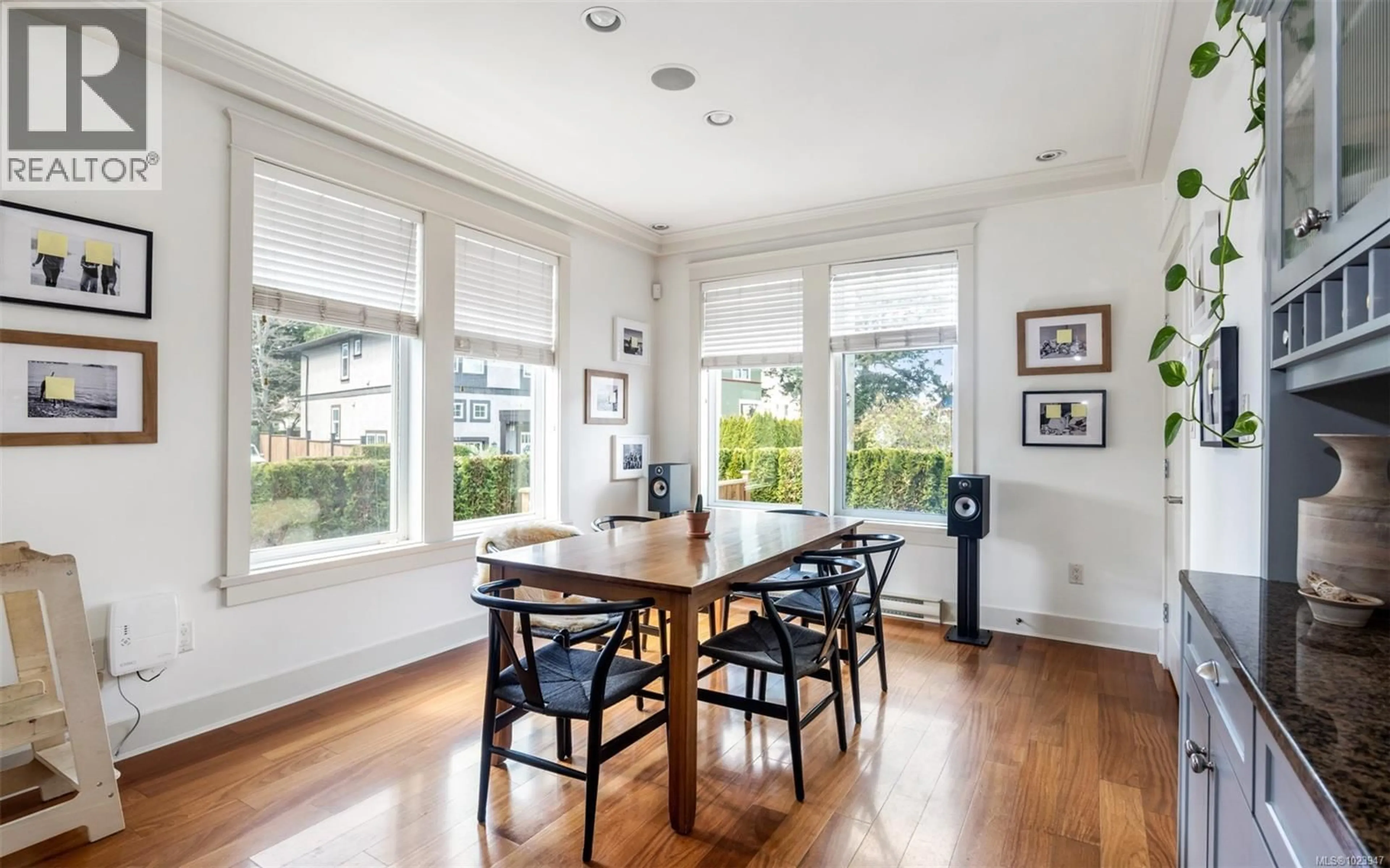 Dining room, wood/laminate floor for 590 SIMCOE STREET, Victoria British Columbia V8V1L8