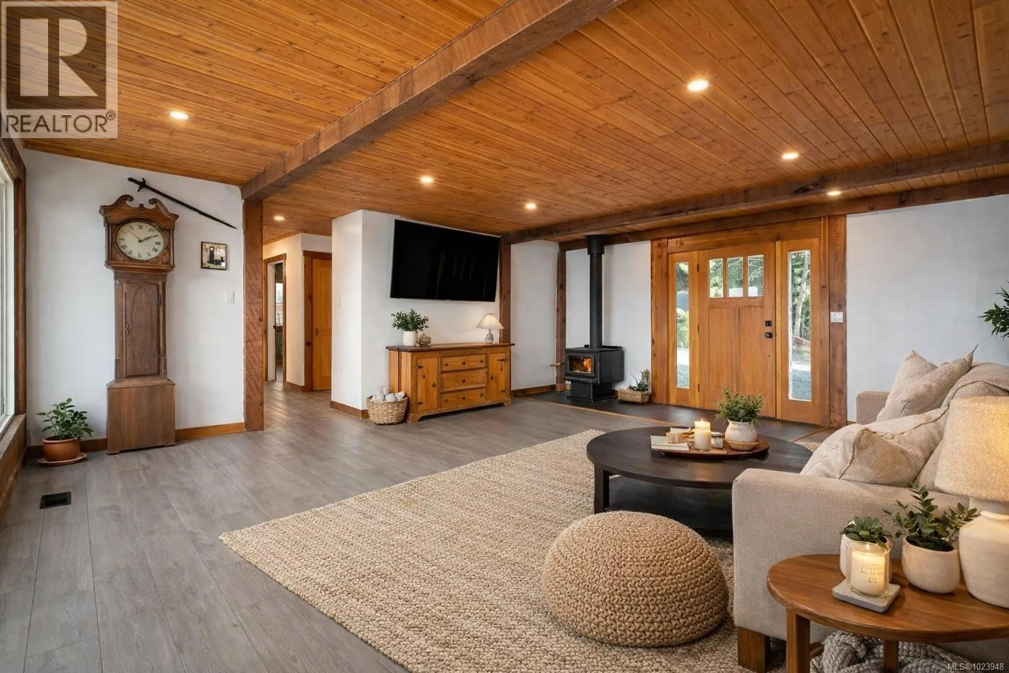 Living room with furniture, unknown for 1306 HARRISON WAY, Gabriola Island British Columbia V0R1X2