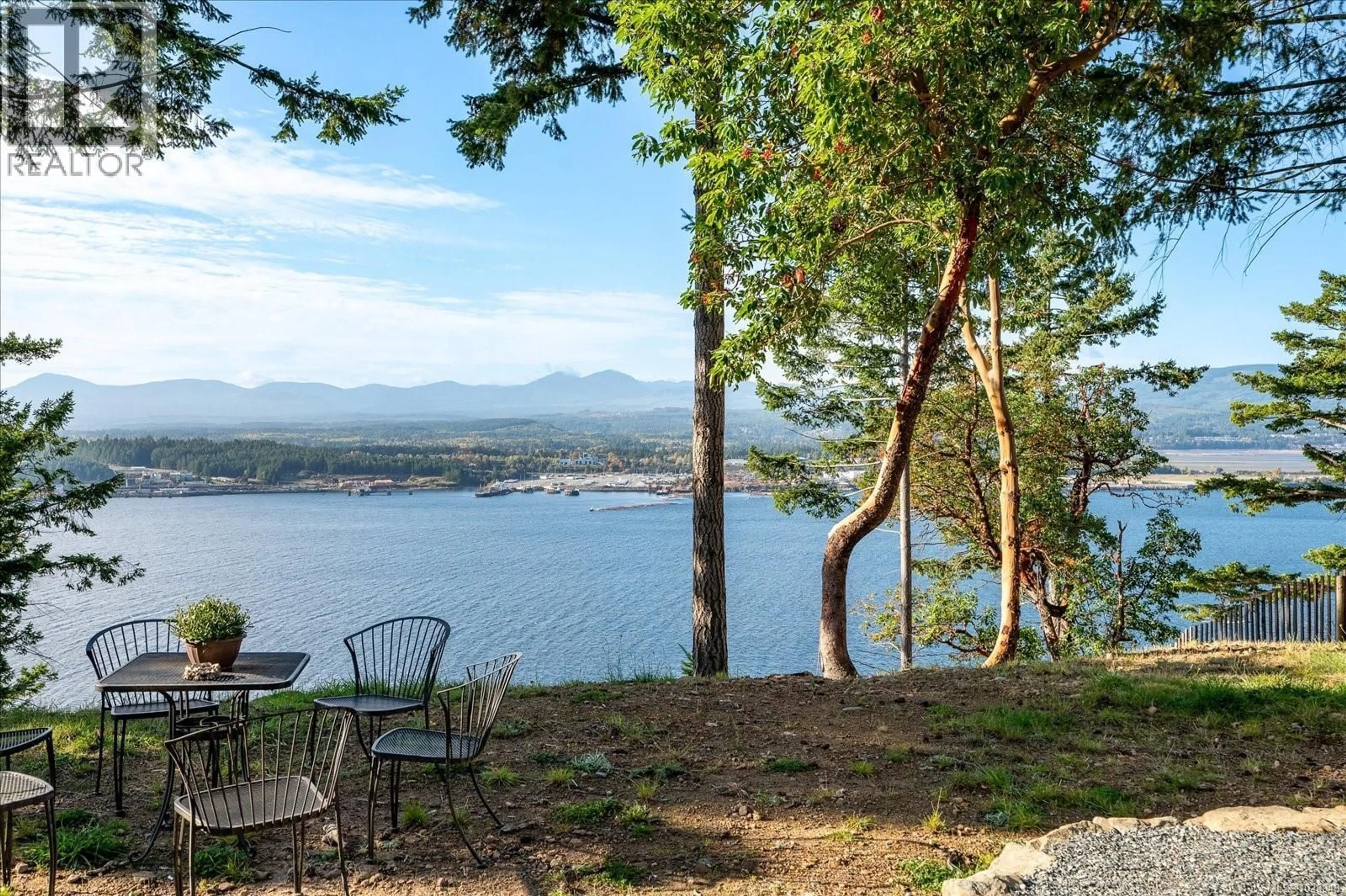 Patio, water/lake/river/ocean view for 1306 HARRISON WAY, Gabriola Island British Columbia V0R1X2