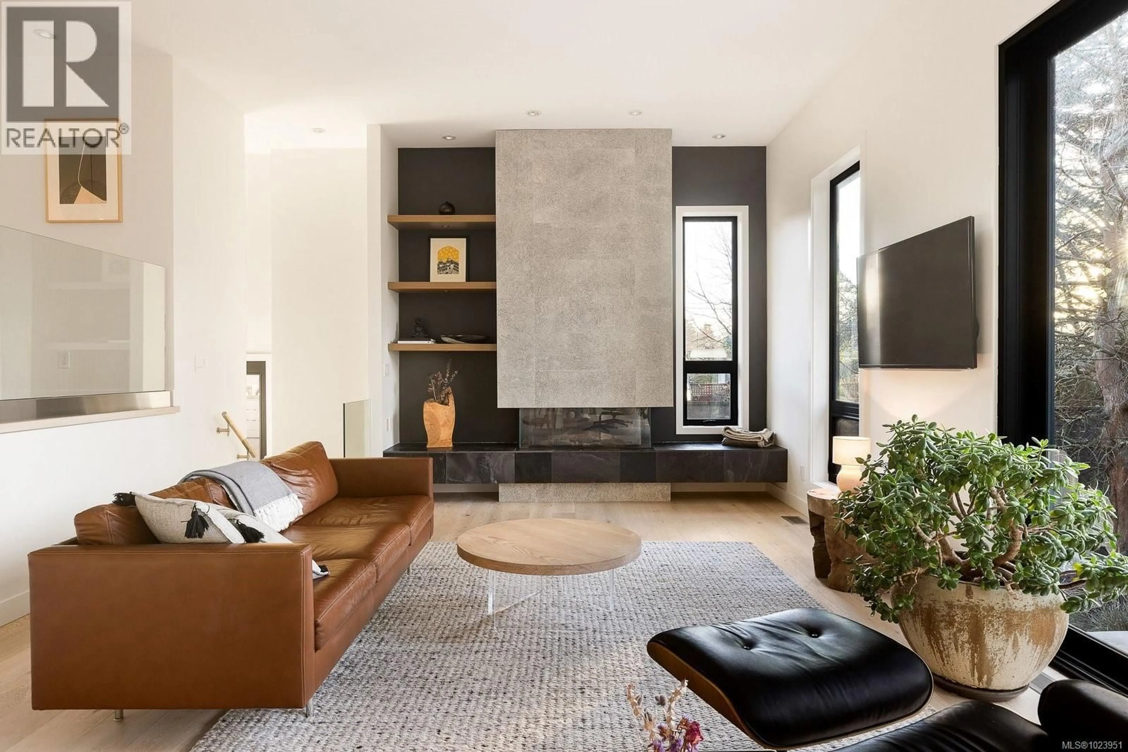 Living room with furniture, unknown for 2151 ALLENBY STREET, Oak Bay British Columbia V8R3C2