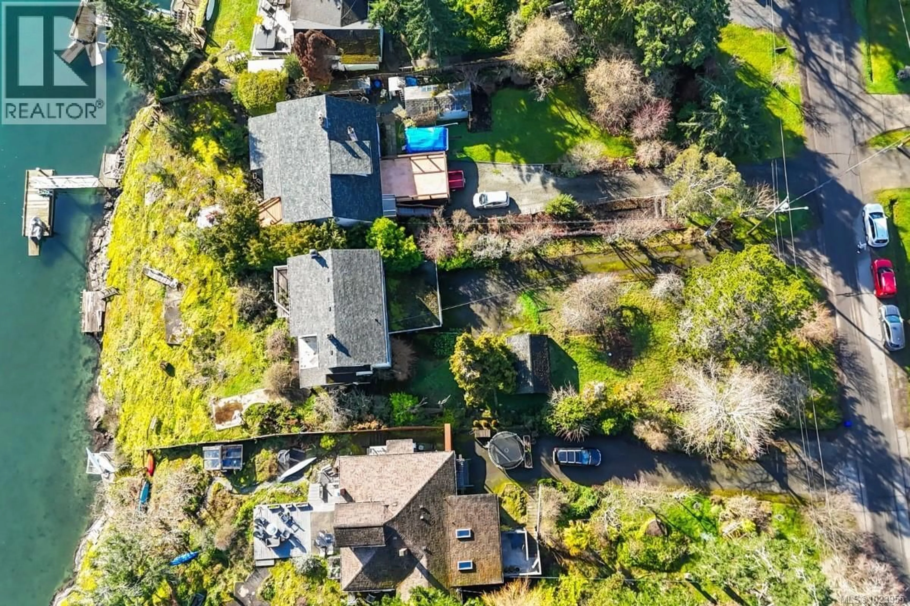 A pic from outside/outdoor area/front of a property/back of a property/a pic from drone, street for 304 BESSBOROUGH AVENUE, View Royal British Columbia V9B1T7