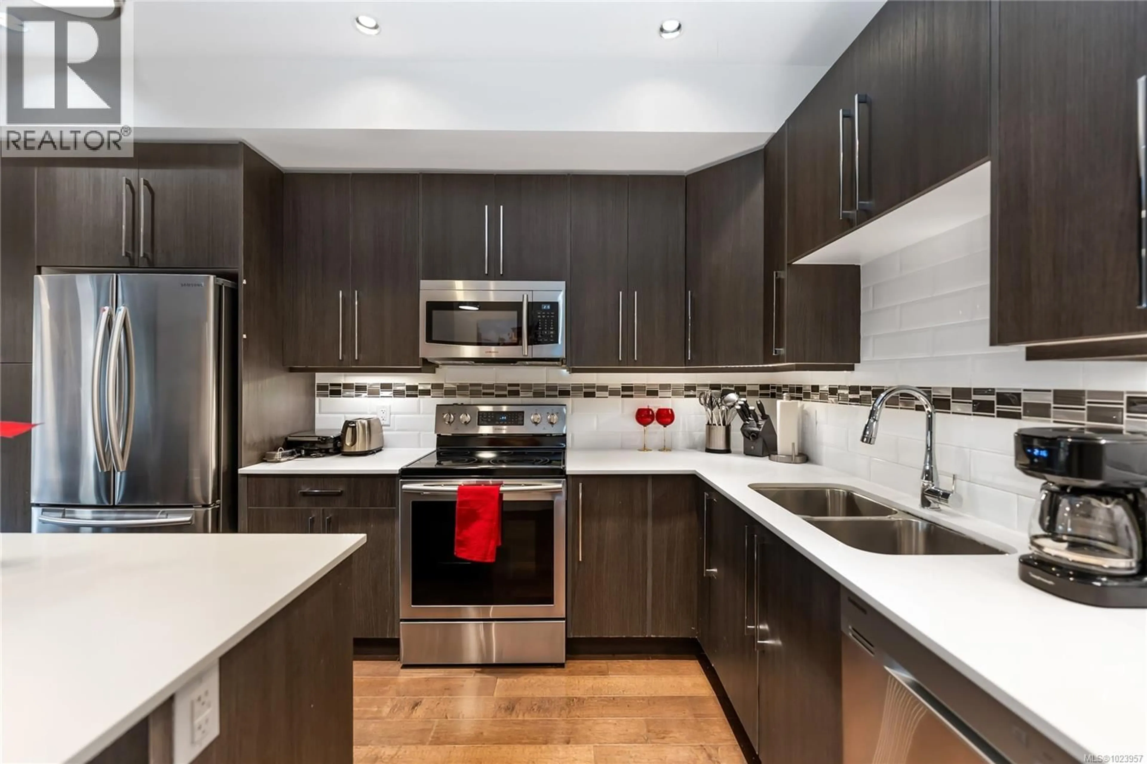 Contemporary kitchen, unknown for 143 - 300 PHELPS AVENUE, Langford British Columbia V9B6L3
