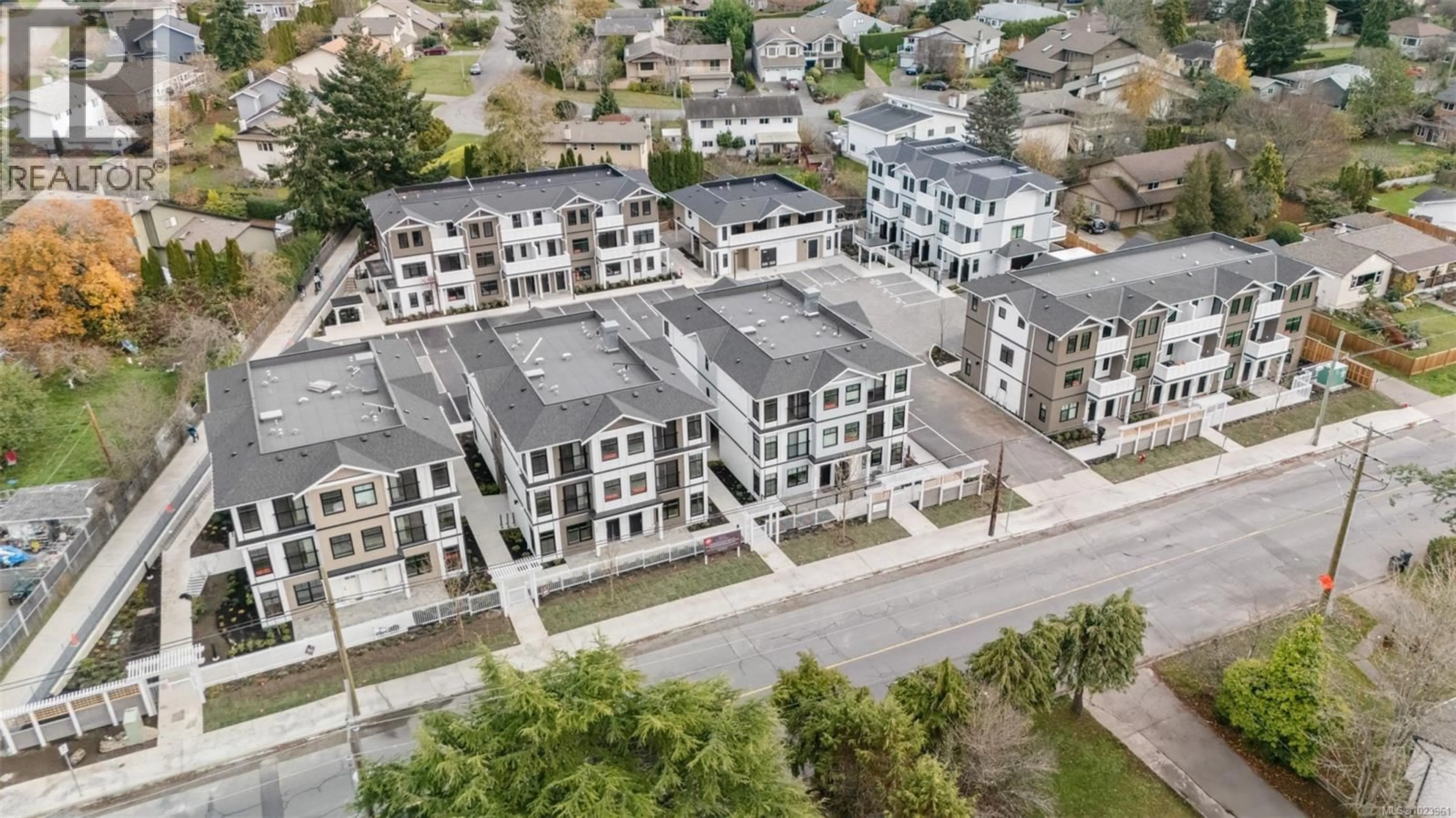 A pic from outside/outdoor area/front of a property/back of a property/a pic from drone, unknown for 6101 - 4201 TYNDALL AVENUE, Saanich British Columbia V8N3R9