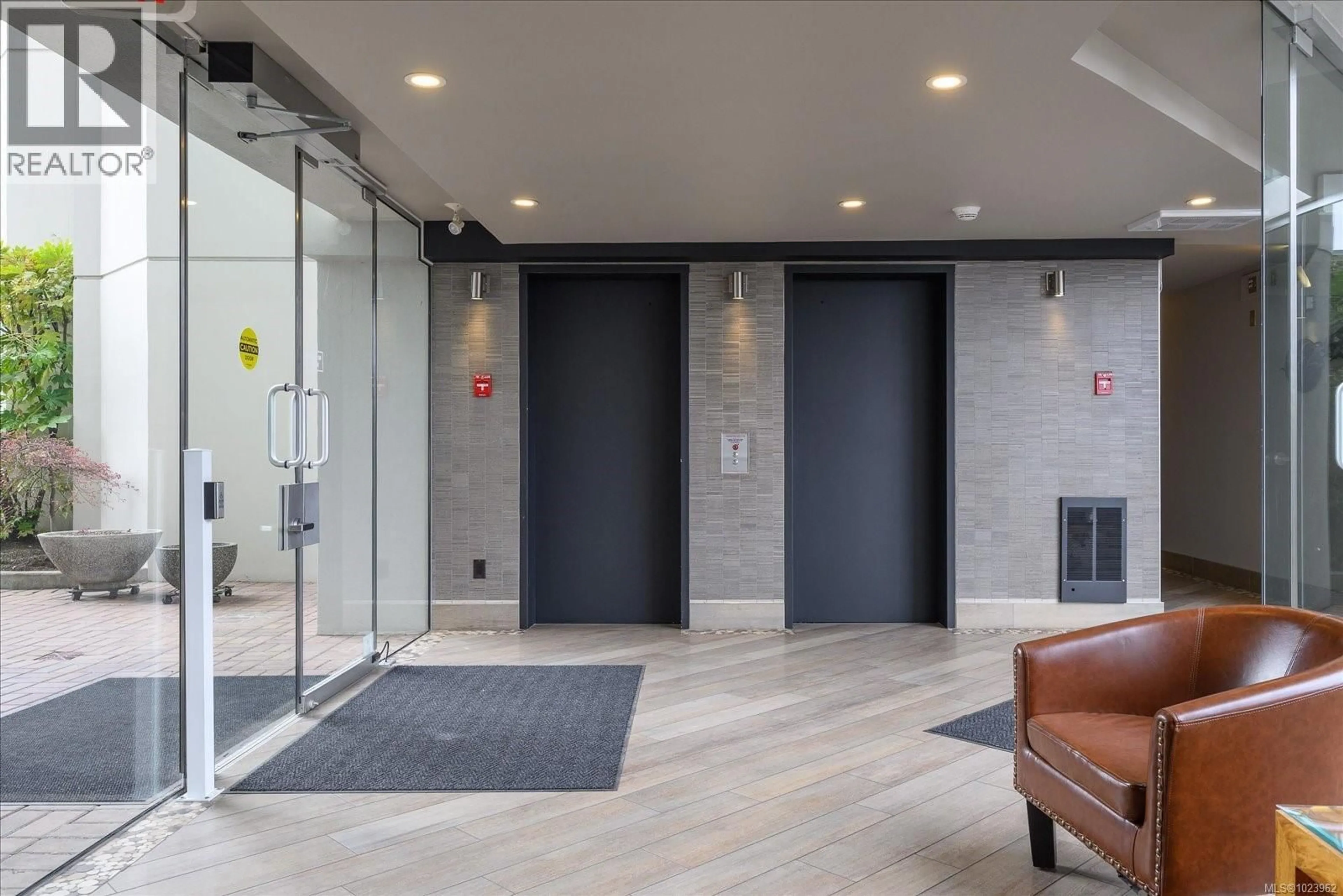 Indoor foyer for 405 - 150 PROMENADE DRIVE, Nanaimo British Columbia V9R6M6