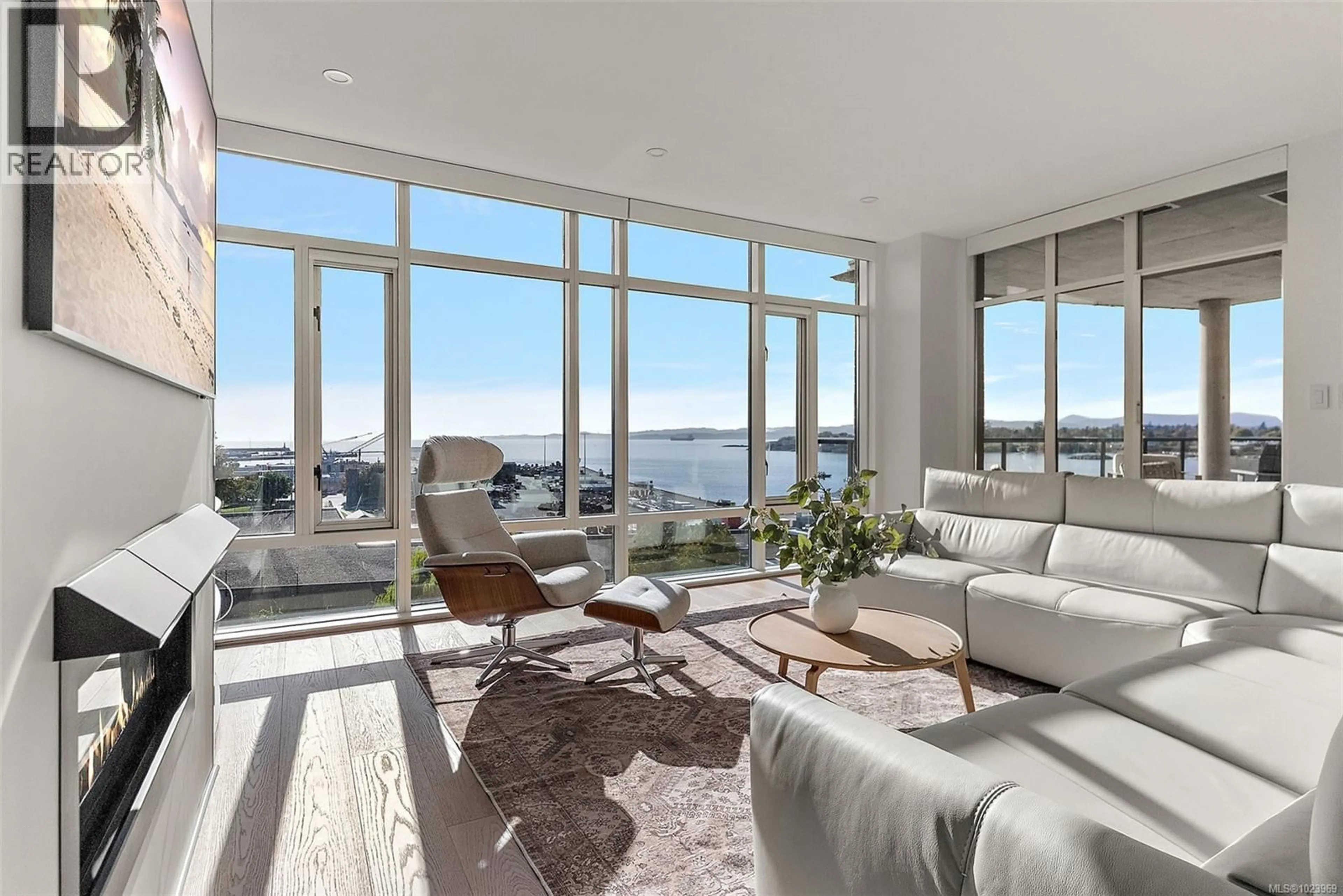 Living room with furniture, unknown for 631 - 21 DALLAS ROAD, Victoria British Columbia V8V4Z9