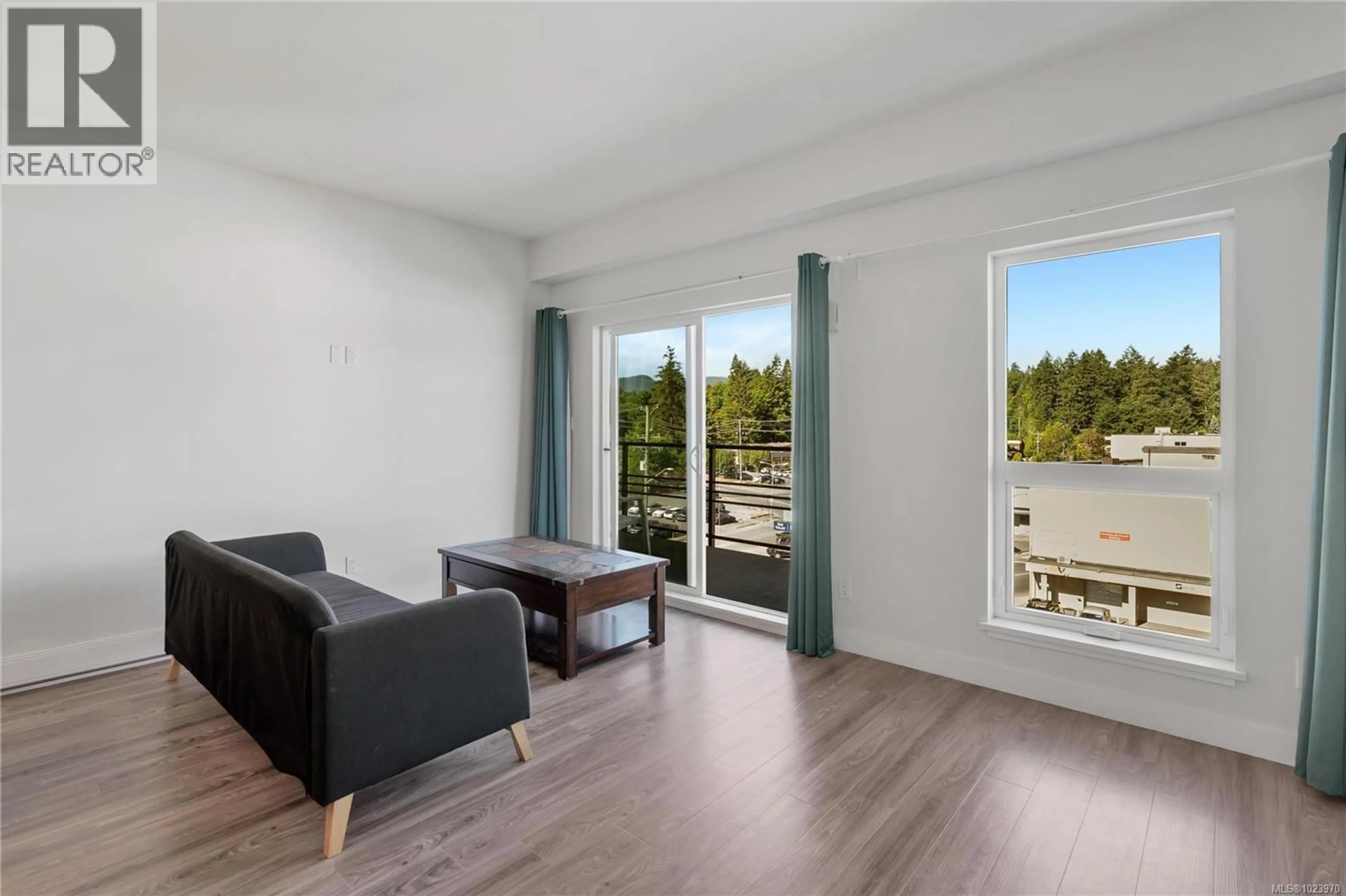 Living room with furniture, wood/laminate floor for 506 - 15 CANADA AVENUE, Duncan British Columbia V9L1T3