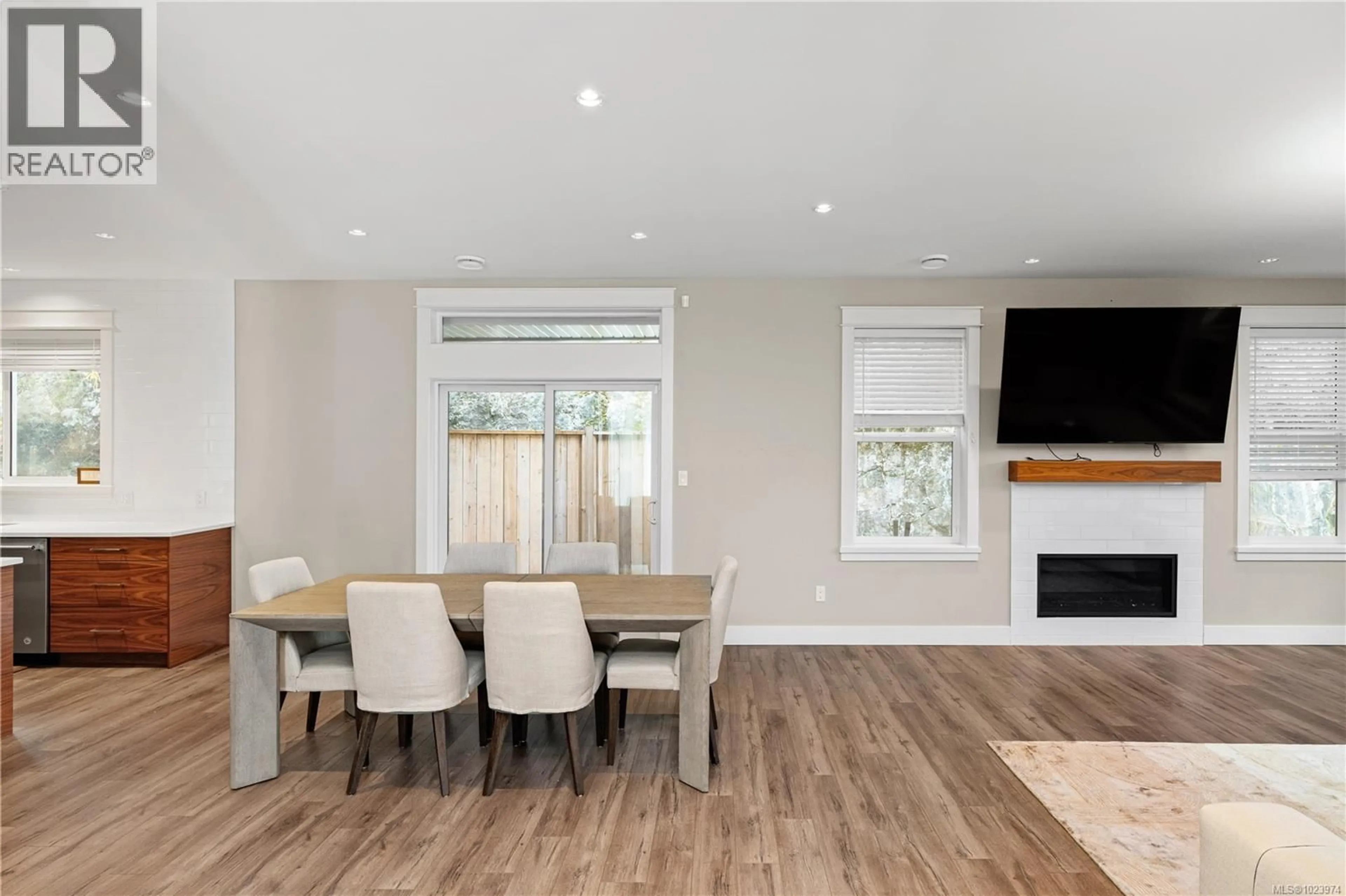 Dining room, wood/laminate floor for 3552 JOY CLOSE, Langford British Columbia V9C0M4