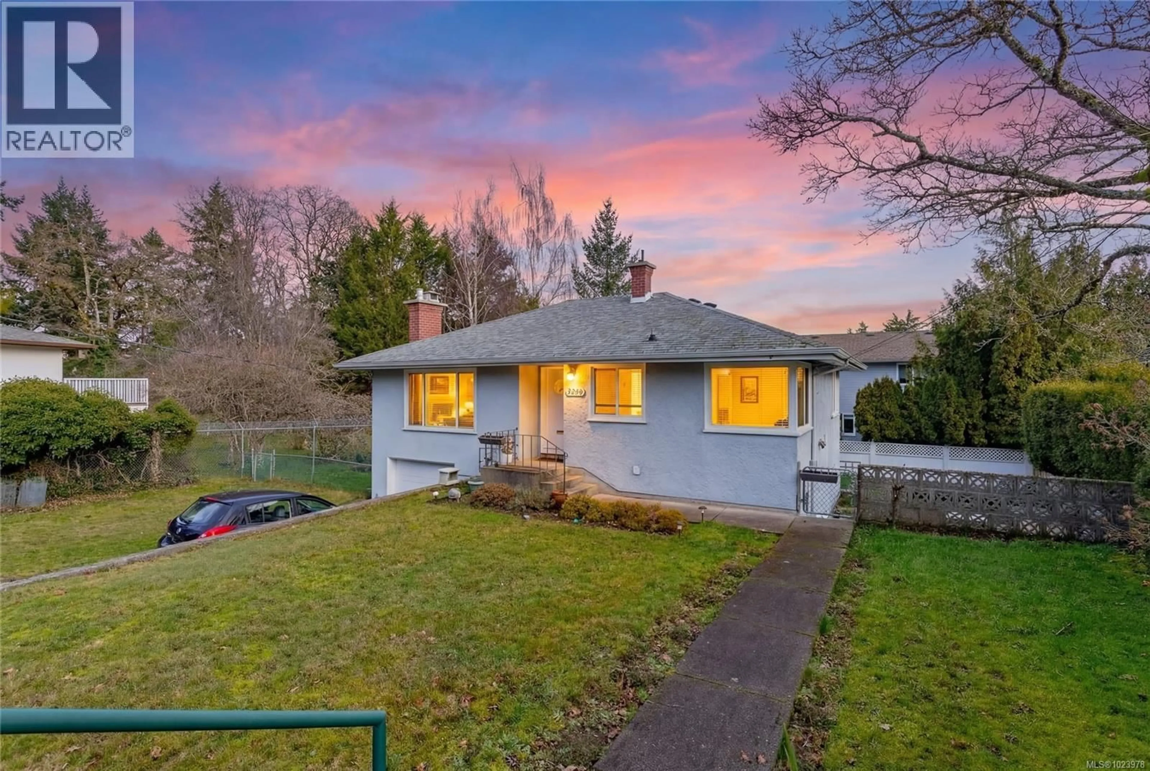 A pic from outside/outdoor area/front of a property/back of a property/a pic from drone, street for 4121 QUADRA STREET, Saanich British Columbia V8X1L1
