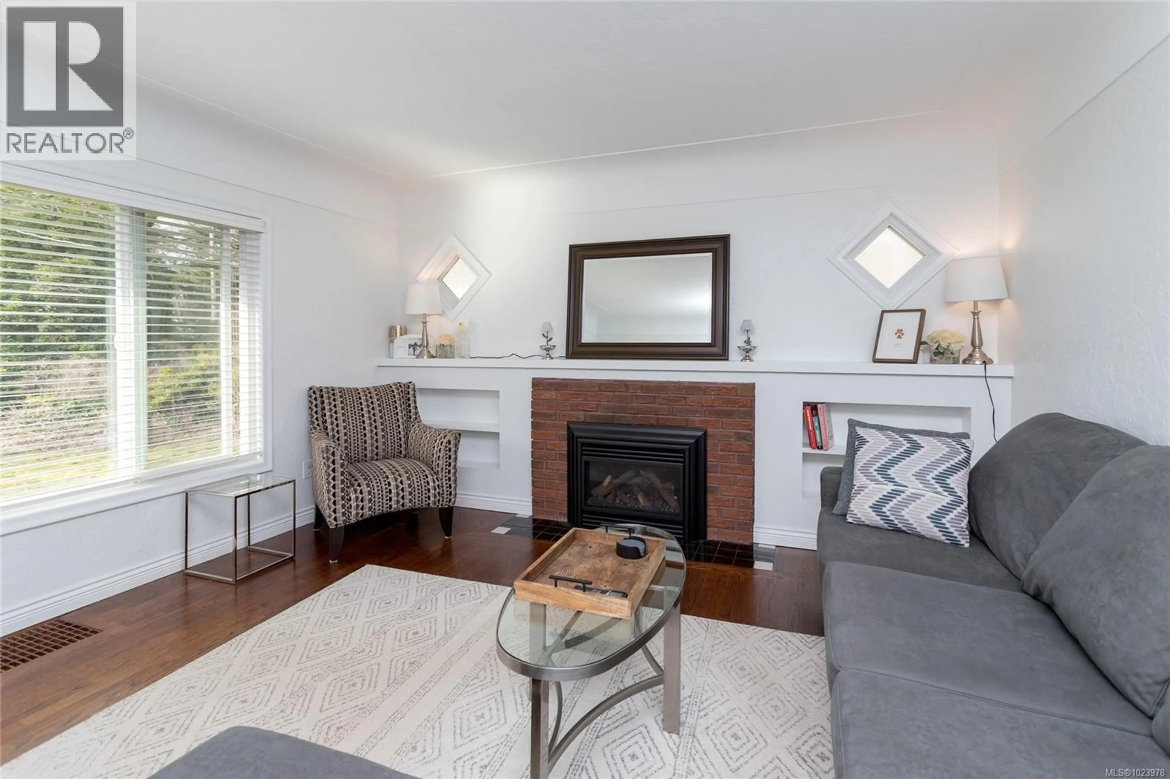 Living room with furniture, wood/laminate floor for 4121 QUADRA STREET, Saanich British Columbia V8X1L1