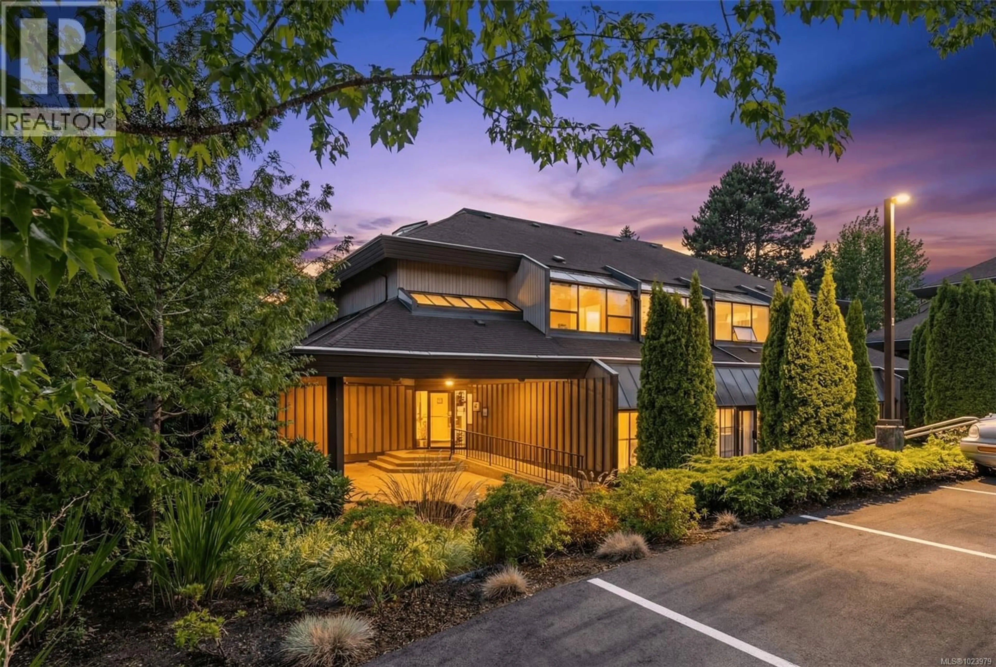 Unknown for 550B - 4678 ELK LAKE DRIVE, Saanich British Columbia V8Z5M1