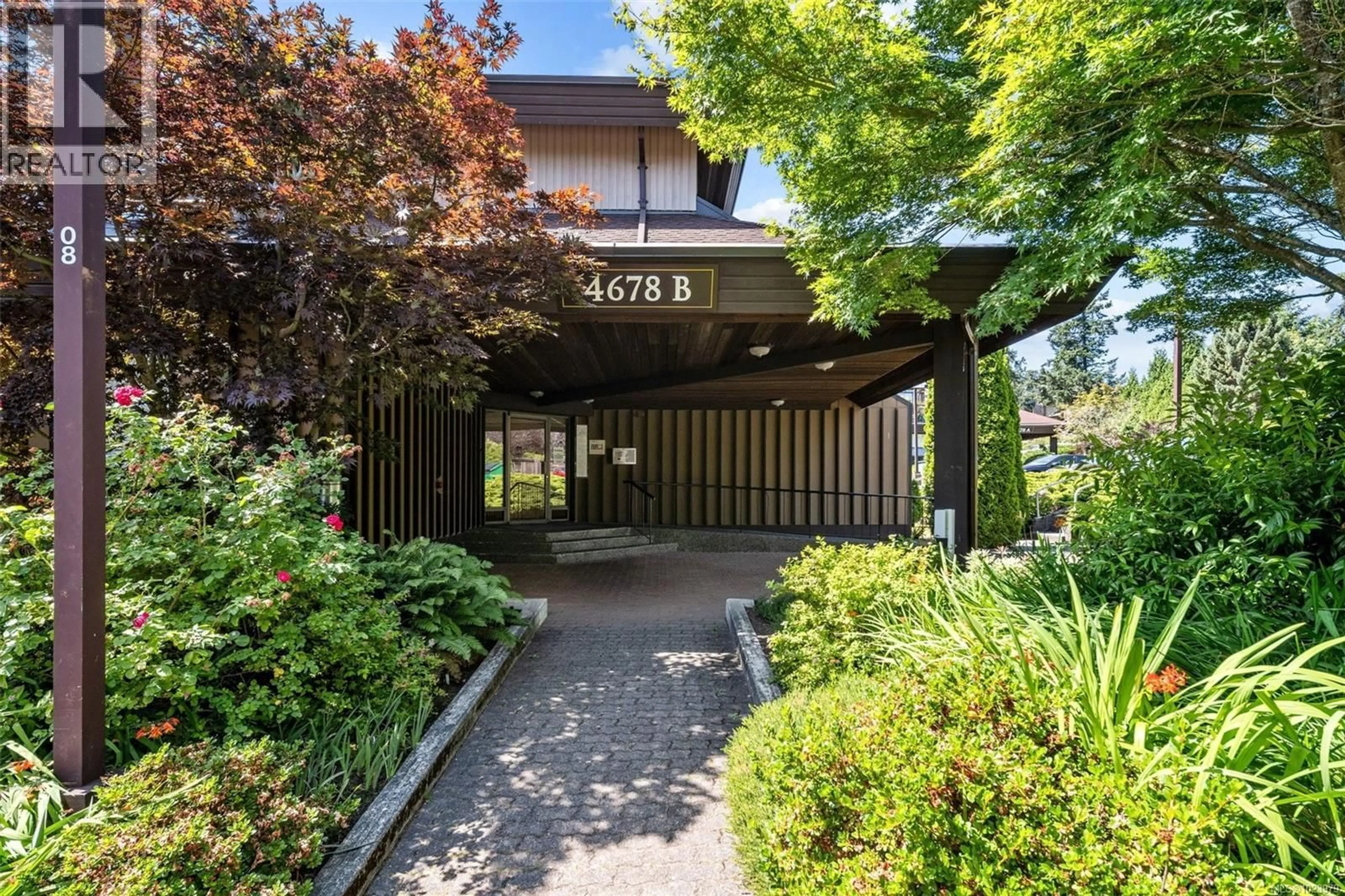 Indoor foyer for 550B - 4678 ELK LAKE DRIVE, Saanich British Columbia V8Z5M1