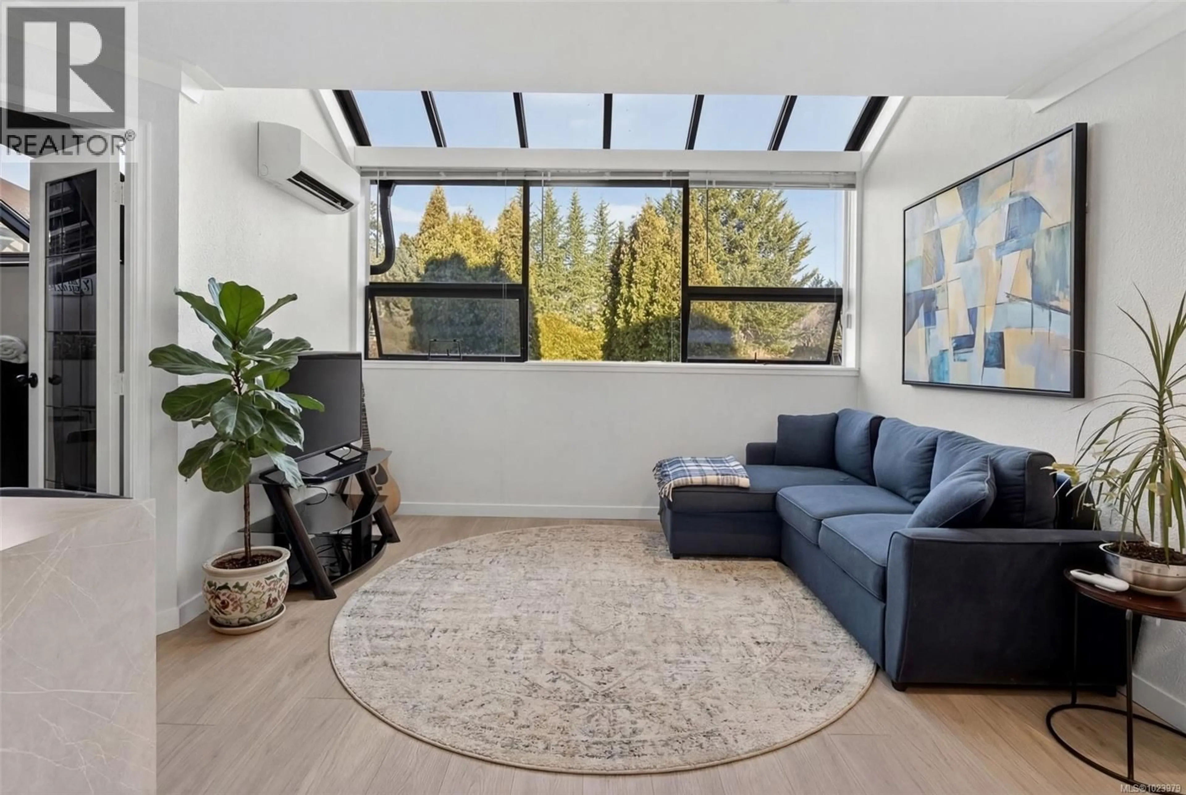 Living room with furniture, unknown for 550B - 4678 ELK LAKE DRIVE, Saanich British Columbia V8Z5M1