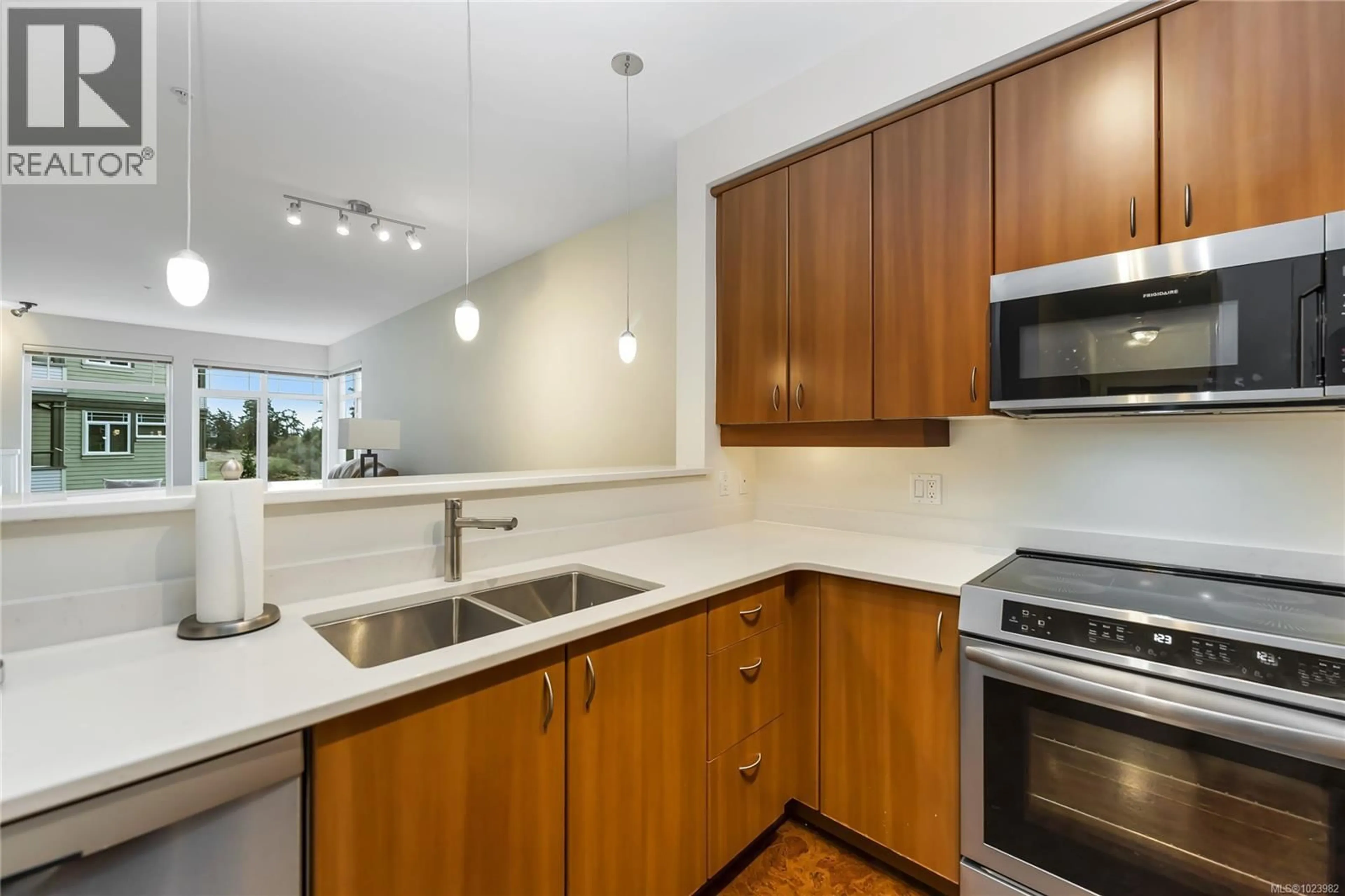 Standard kitchen, unknown for 203D - 1115 CRAIGFLOWER ROAD, Esquimalt British Columbia V9A7R1