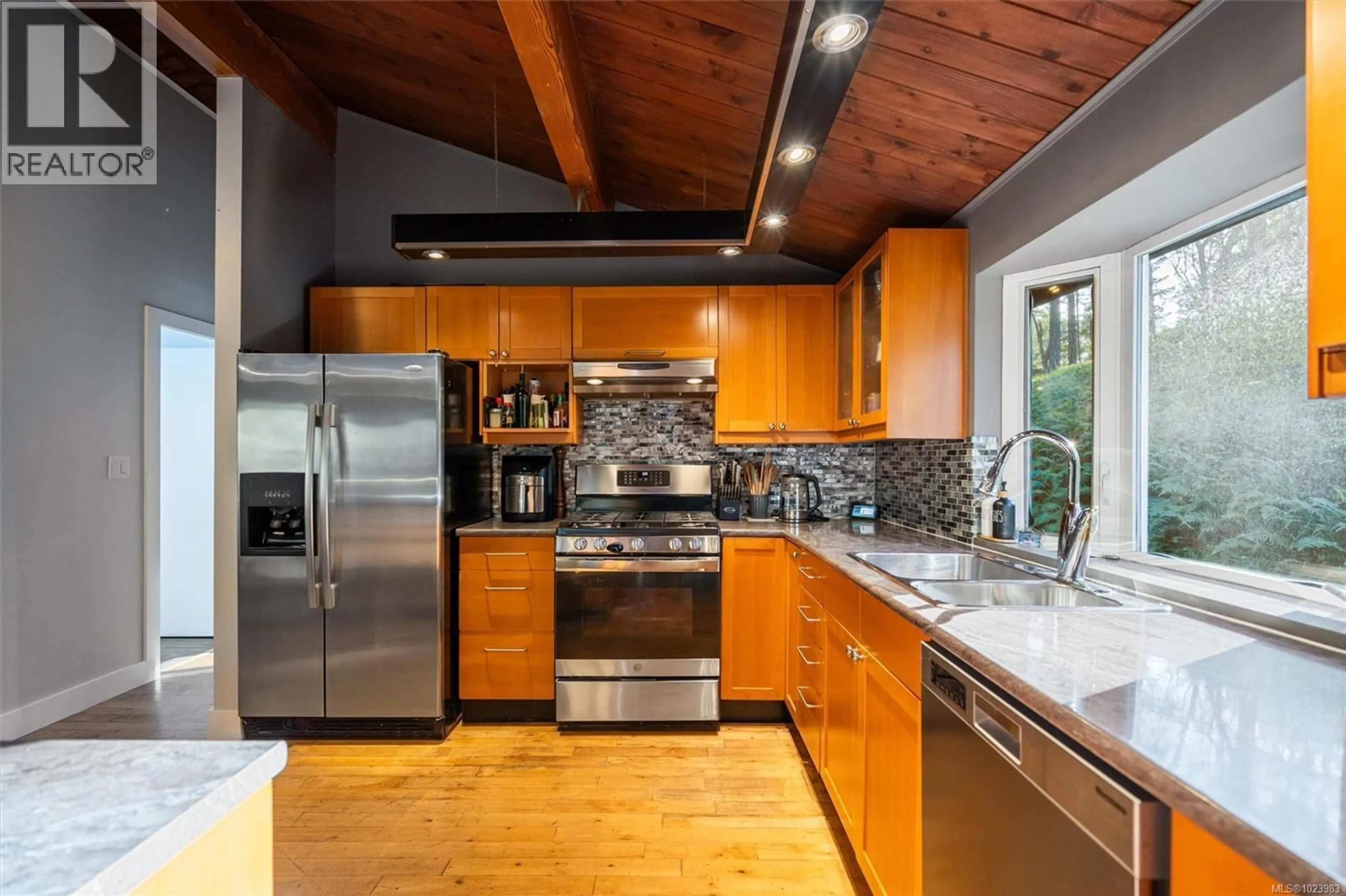 Contemporary kitchen, unknown for 665 LATORIA ROAD, Colwood British Columbia V9C3A3