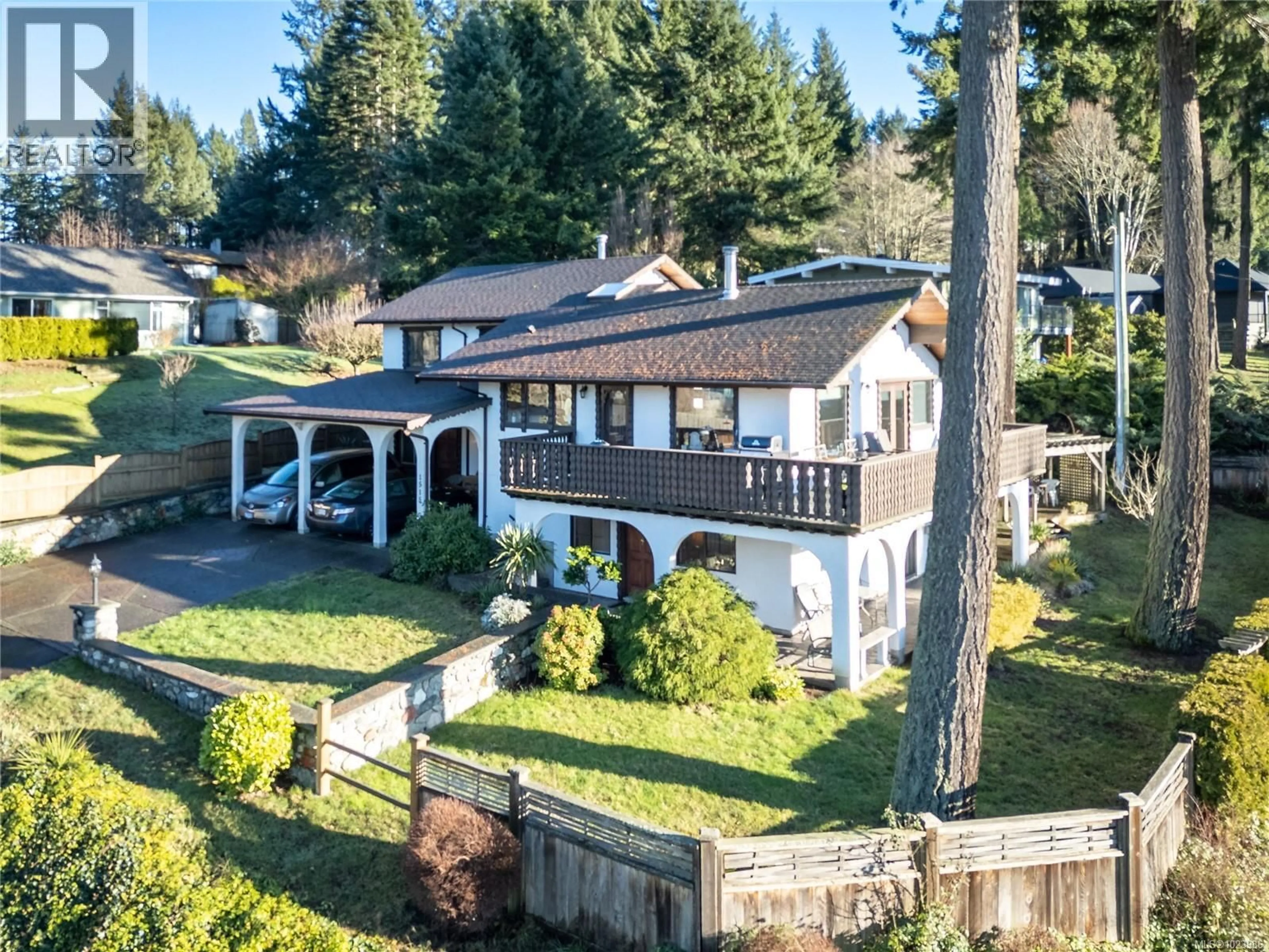 A pic from outside/outdoor area/front of a property/back of a property/a pic from drone, unknown for 1515 10TH STREET EAST, Courtenay British Columbia V9N3Y1