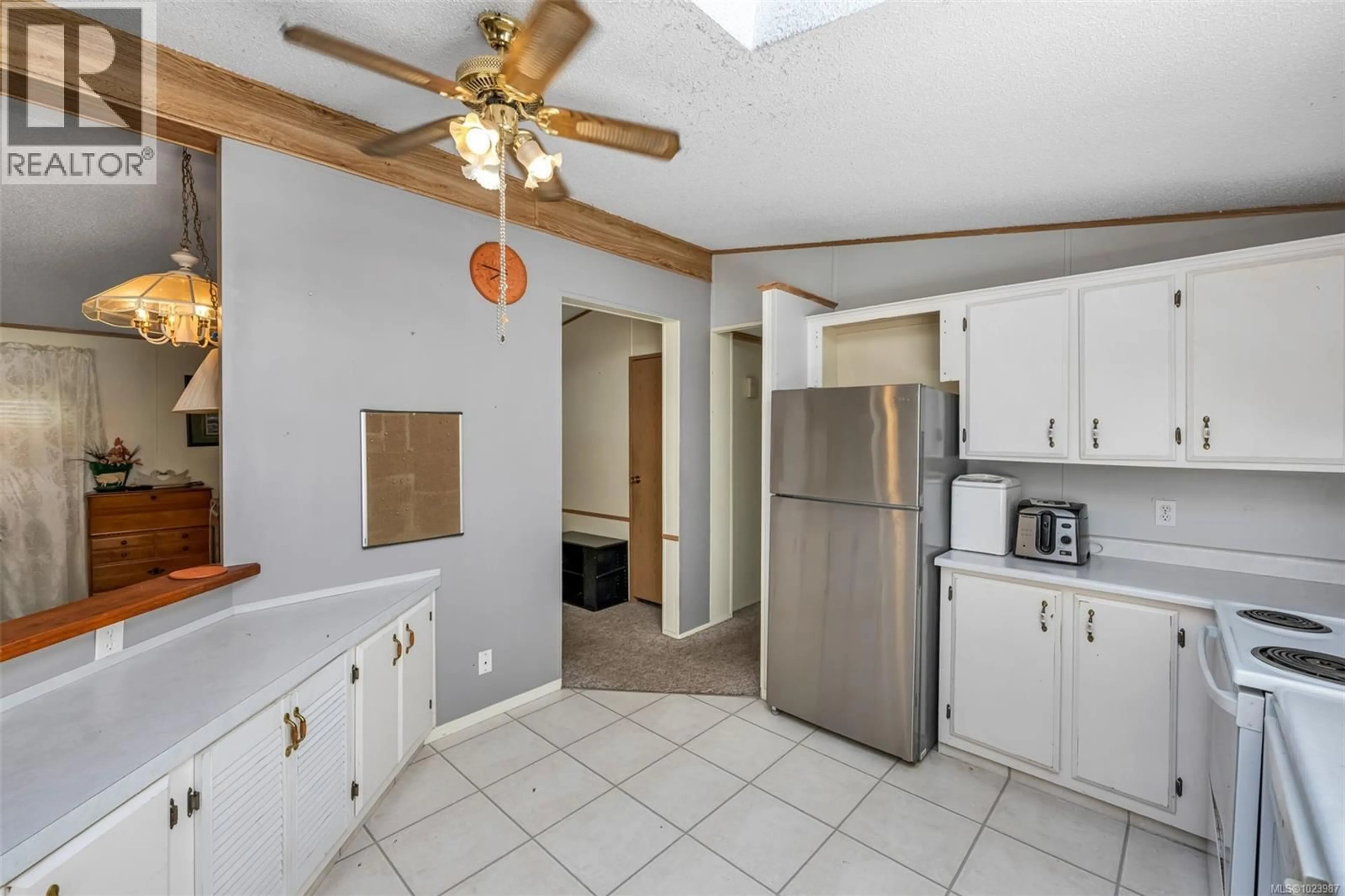 Standard kitchen, ceramic/tile floor for 1016 - 2885 BOYS ROAD, Duncan British Columbia V9L4Y9