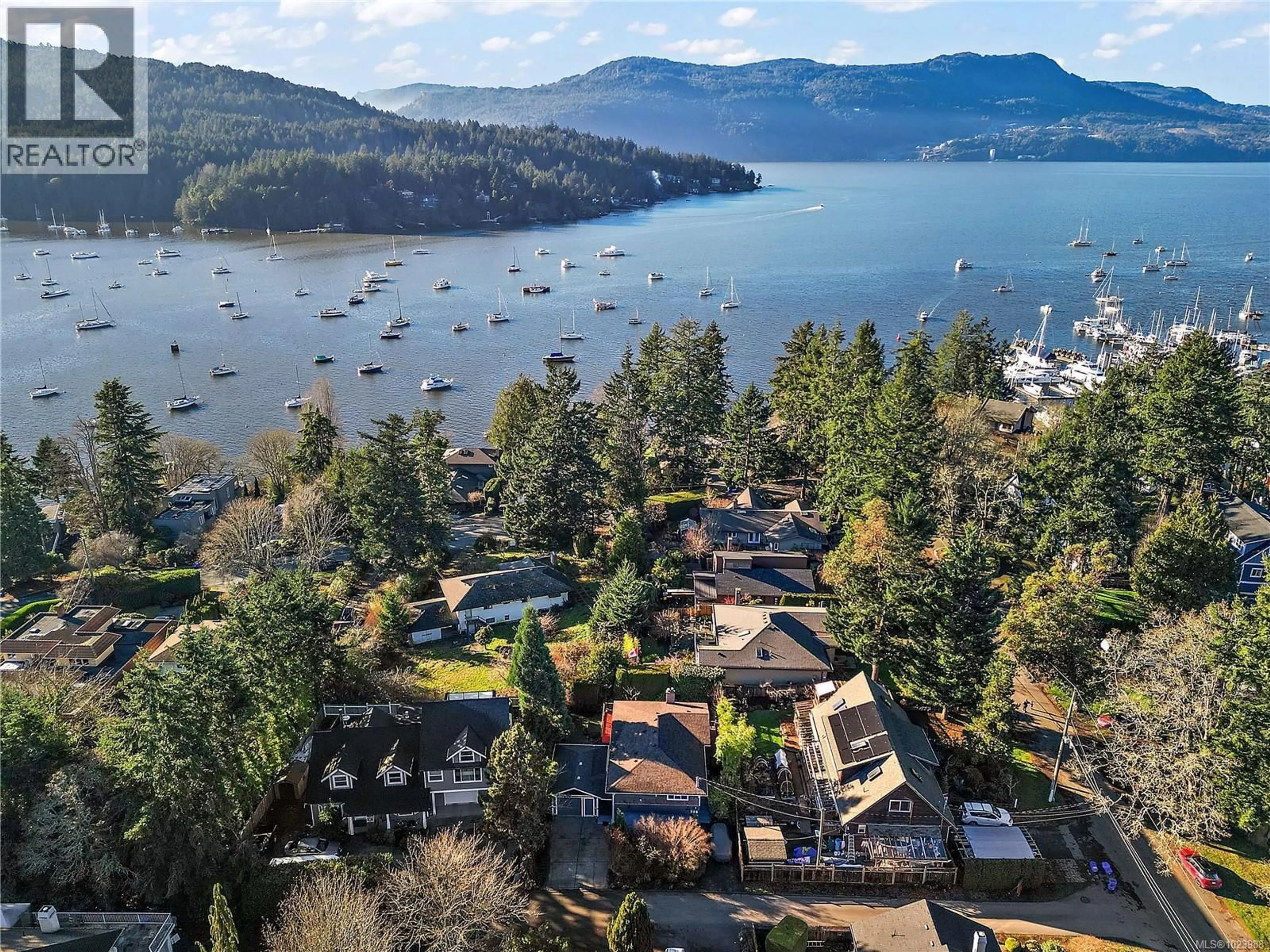A pic from outside/outdoor area/front of a property/back of a property/a pic from drone, water/lake/river/ocean view for 5 - 869 CLARKE ROAD, Central Saanich British Columbia V8M2G1