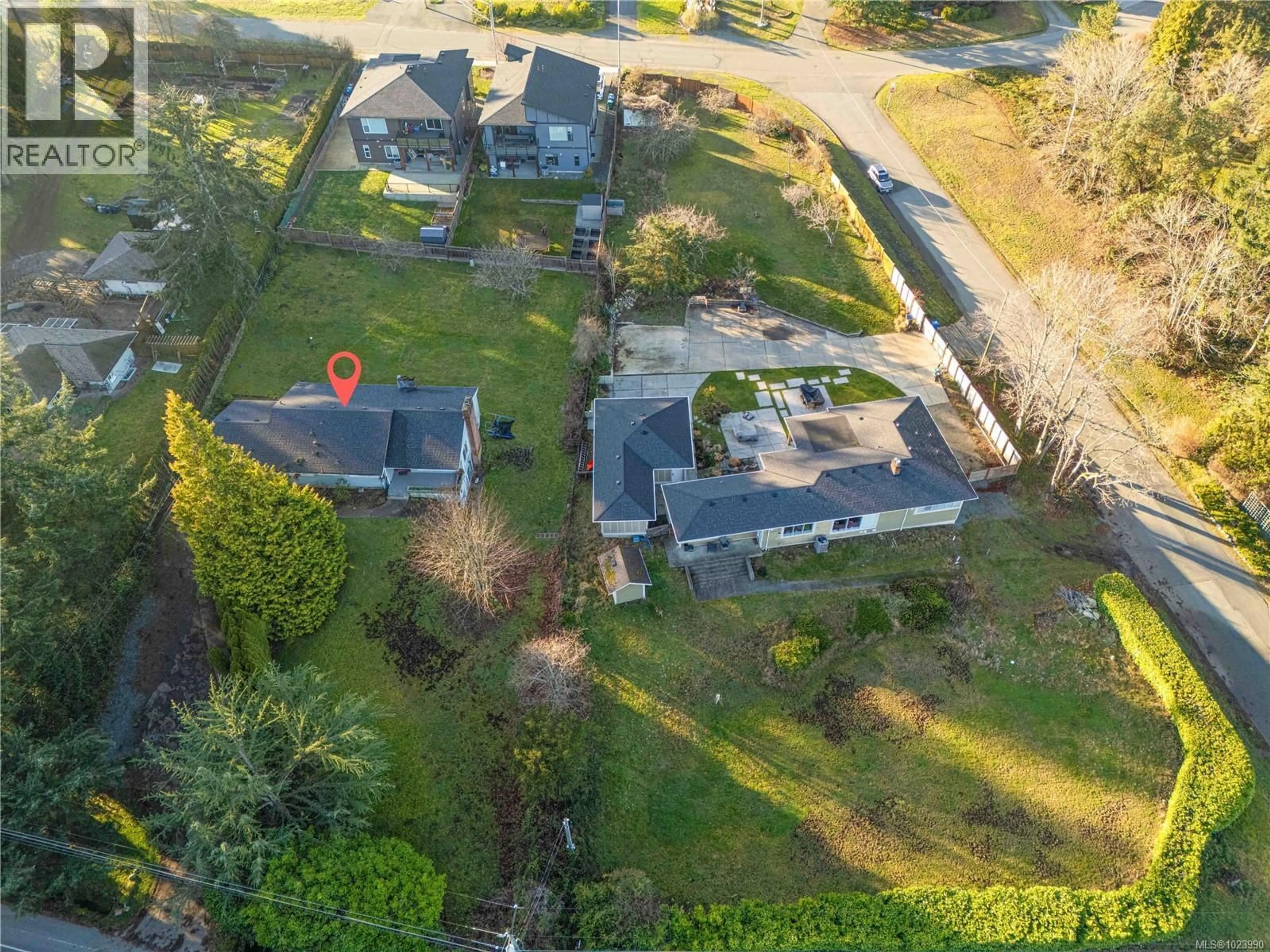 A pic from outside/outdoor area/front of a property/back of a property/a pic from drone, unknown for 2555 DEPARTURE BAY ROAD, Nanaimo British Columbia V9S3W2