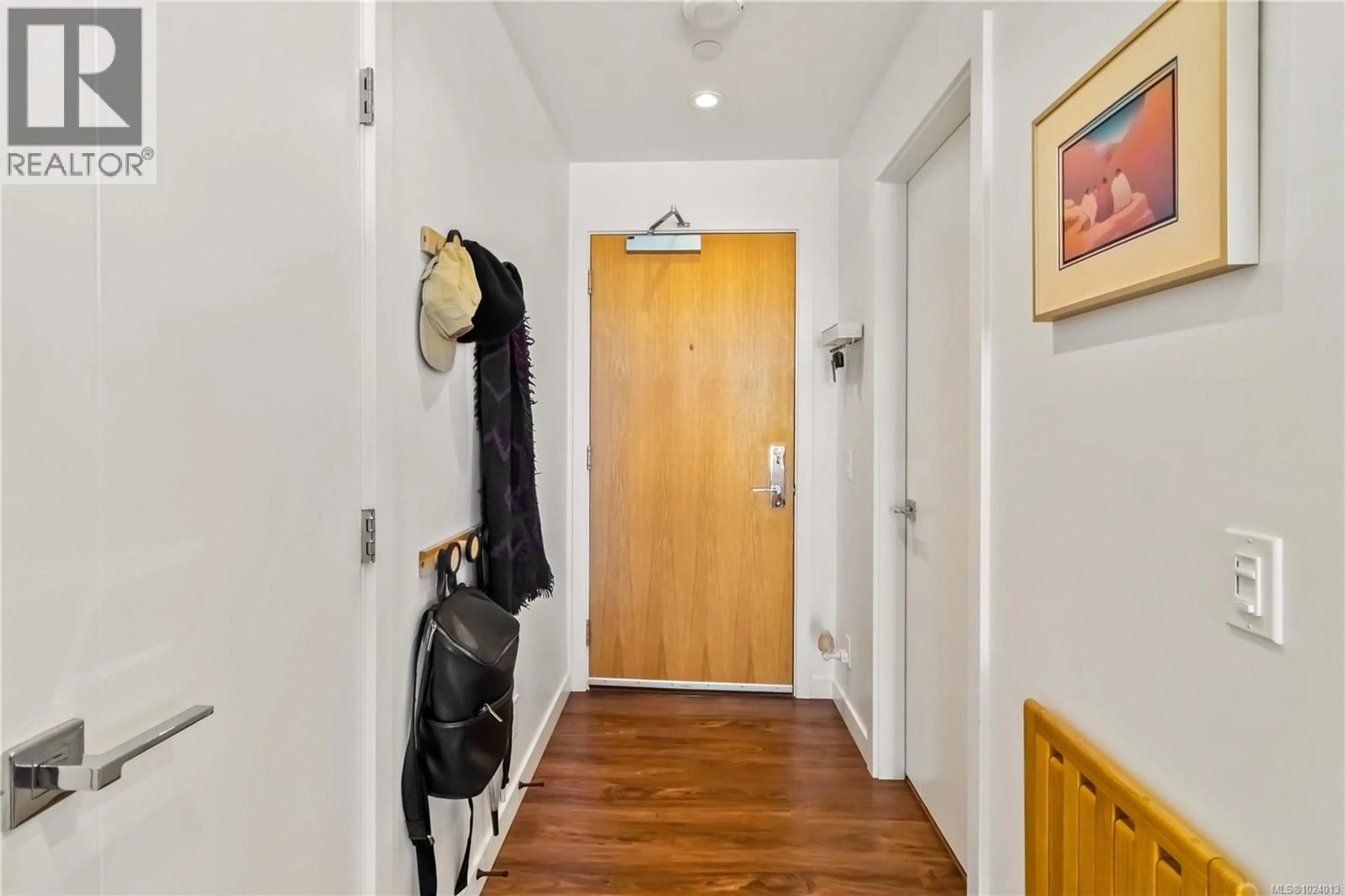 Indoor entryway for 308 - 369 TYEE ROAD, Victoria British Columbia V9A0B6