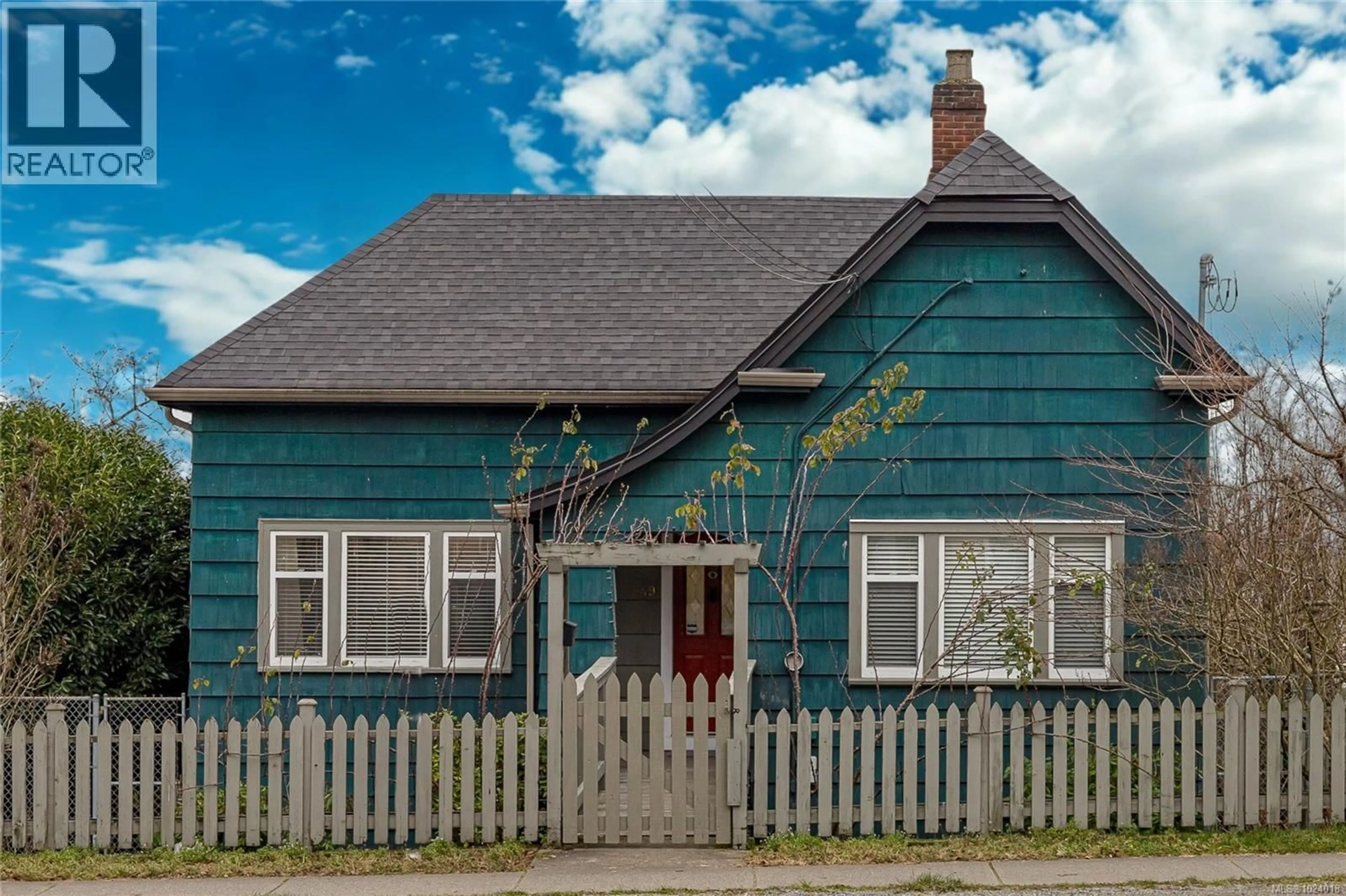 Home with vinyl exterior material, street for 249 VICTORIA ROAD, Nanaimo British Columbia V9T5X5