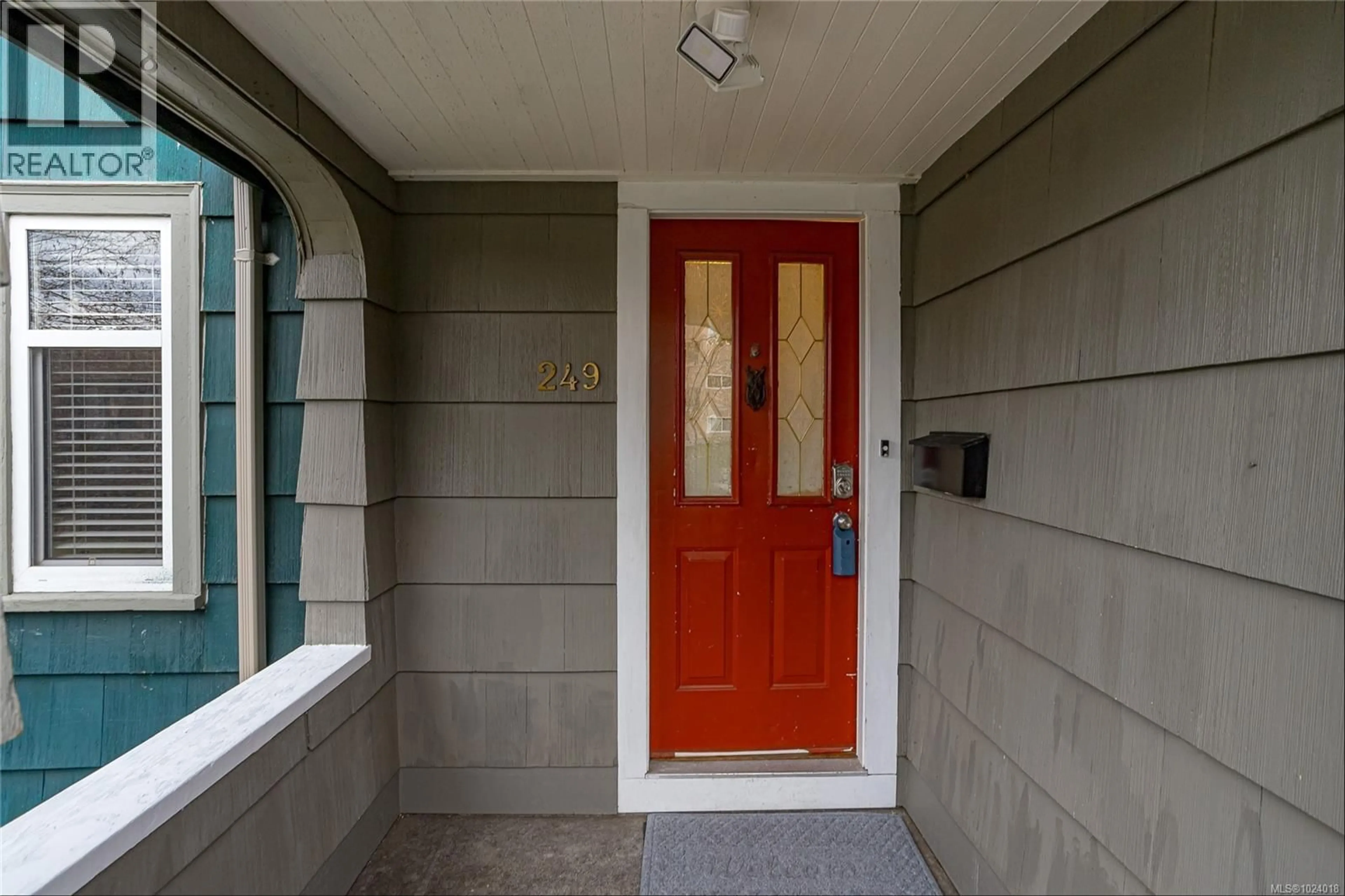 Indoor entryway for 249 VICTORIA ROAD, Nanaimo British Columbia V9T5X5