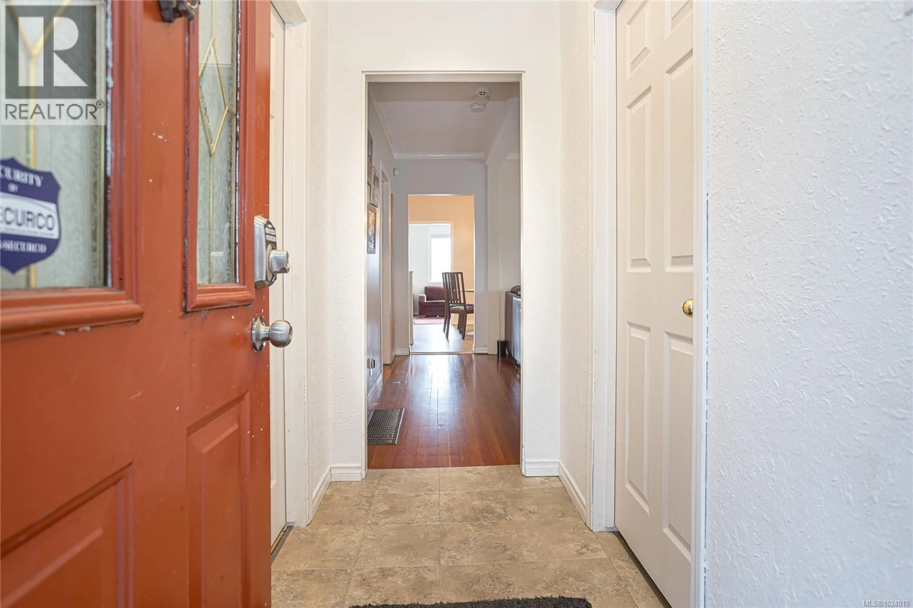 Indoor entryway for 249 VICTORIA ROAD, Nanaimo British Columbia V9T5X5