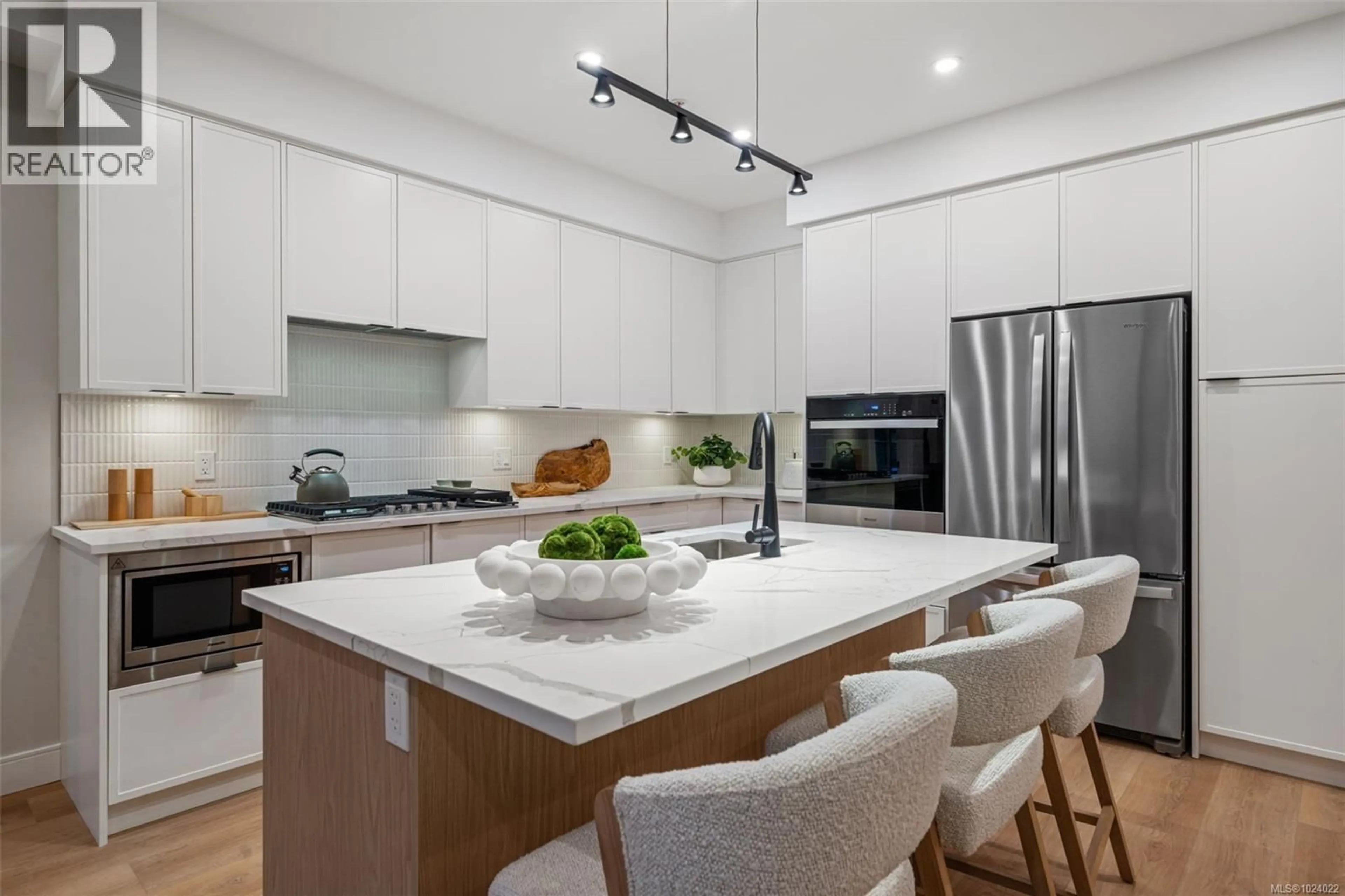 Contemporary kitchen, unknown for 205 - 1810 SELENITE PLACE, Langford British Columbia V9B7E2