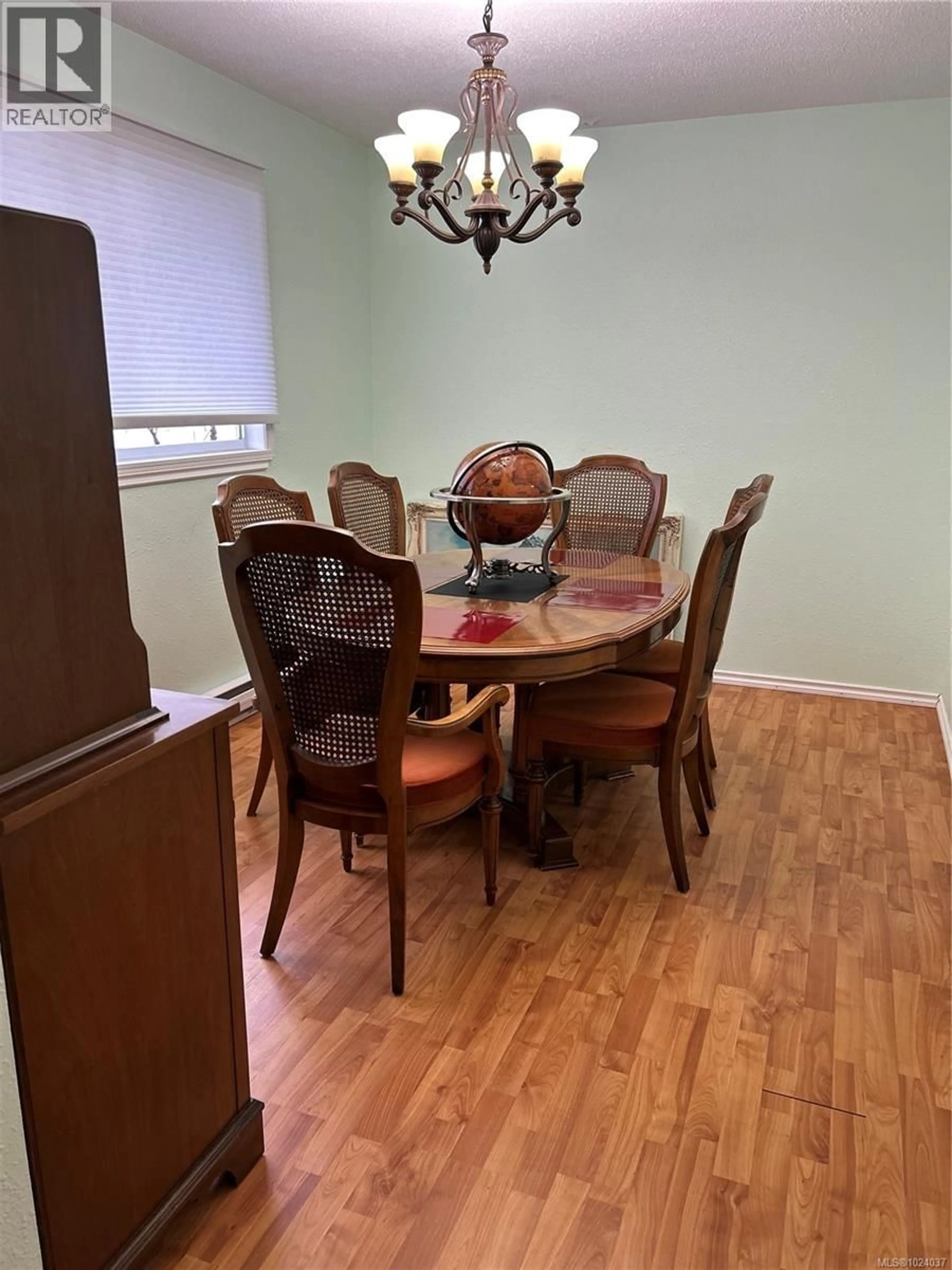 Dining room, wood/laminate floor for 324 ALPINE VIEW ROAD, Tahsis British Columbia V0P1X0