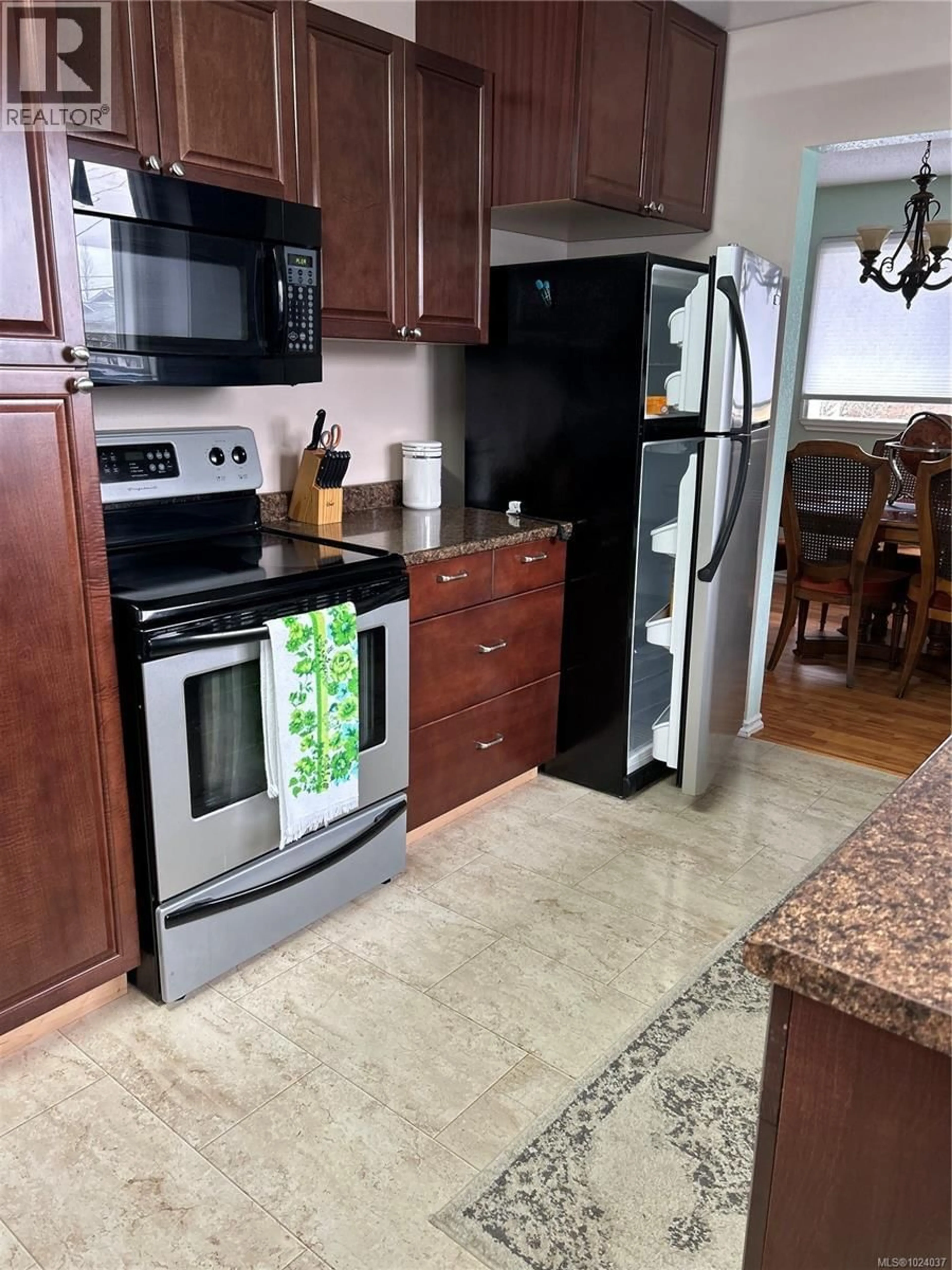 Open concept kitchen, ceramic/tile floor for 324 ALPINE VIEW ROAD, Tahsis British Columbia V0P1X0