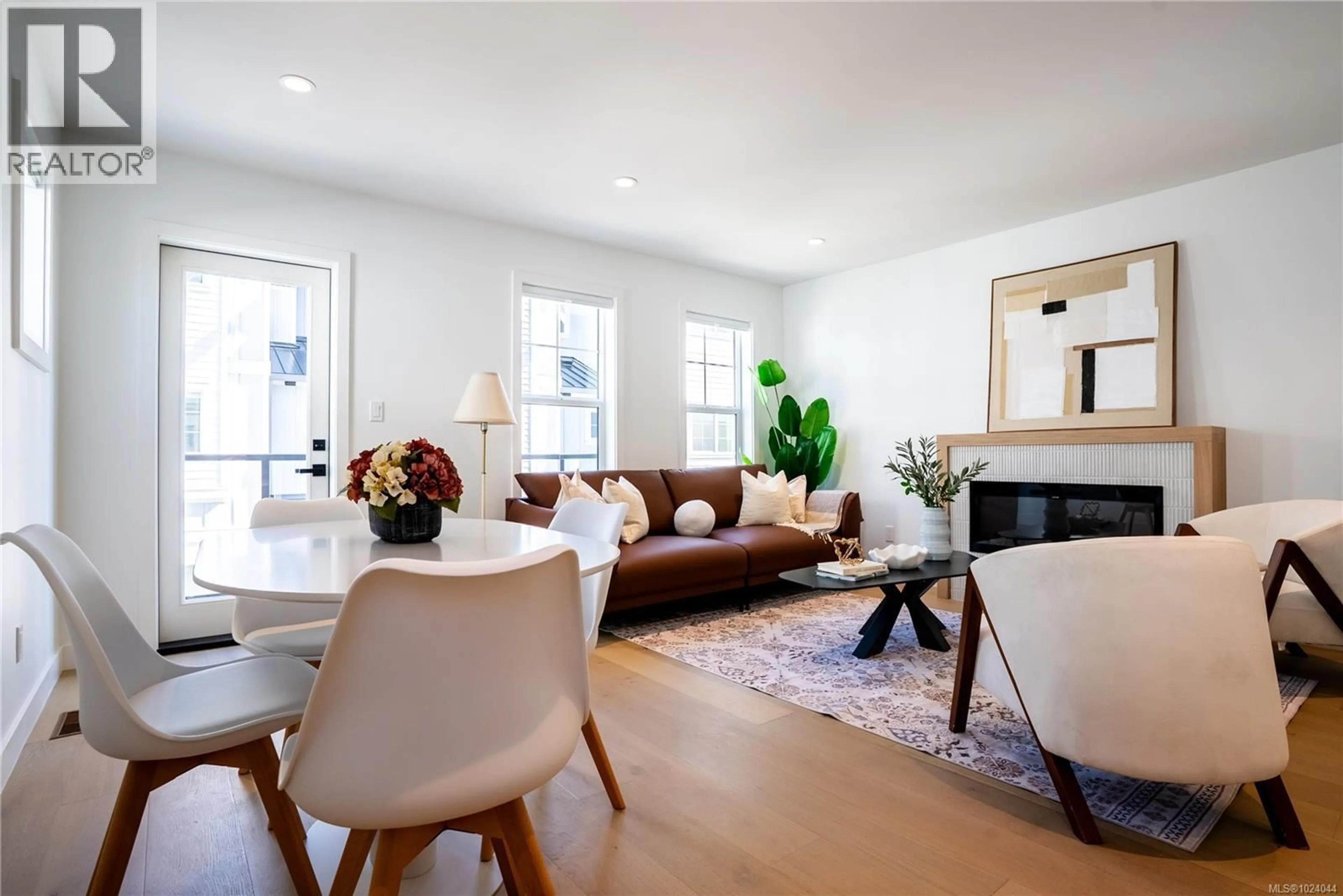 Living room with furniture, unknown for U5 - 3907 CEDAR HILL ROAD, Saanich British Columbia V8P3Z8