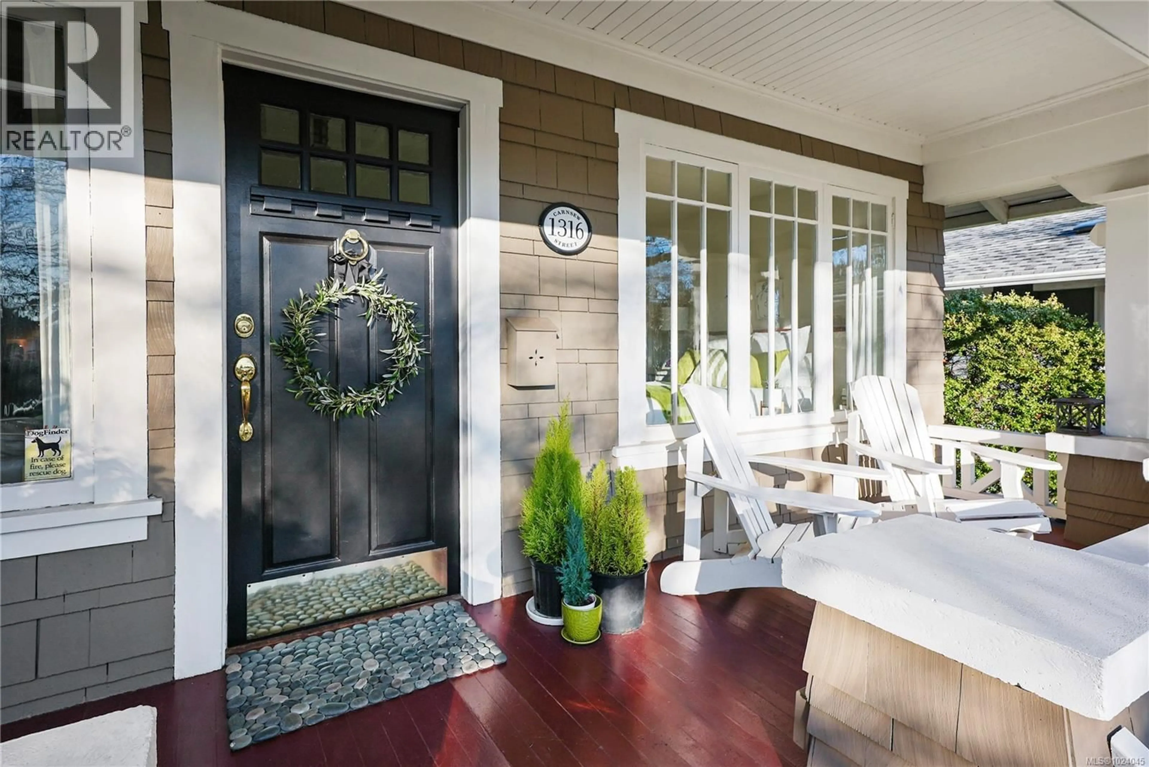 Indoor entryway for 1316 CARNSEW STREET, Victoria British Columbia V8S1P2