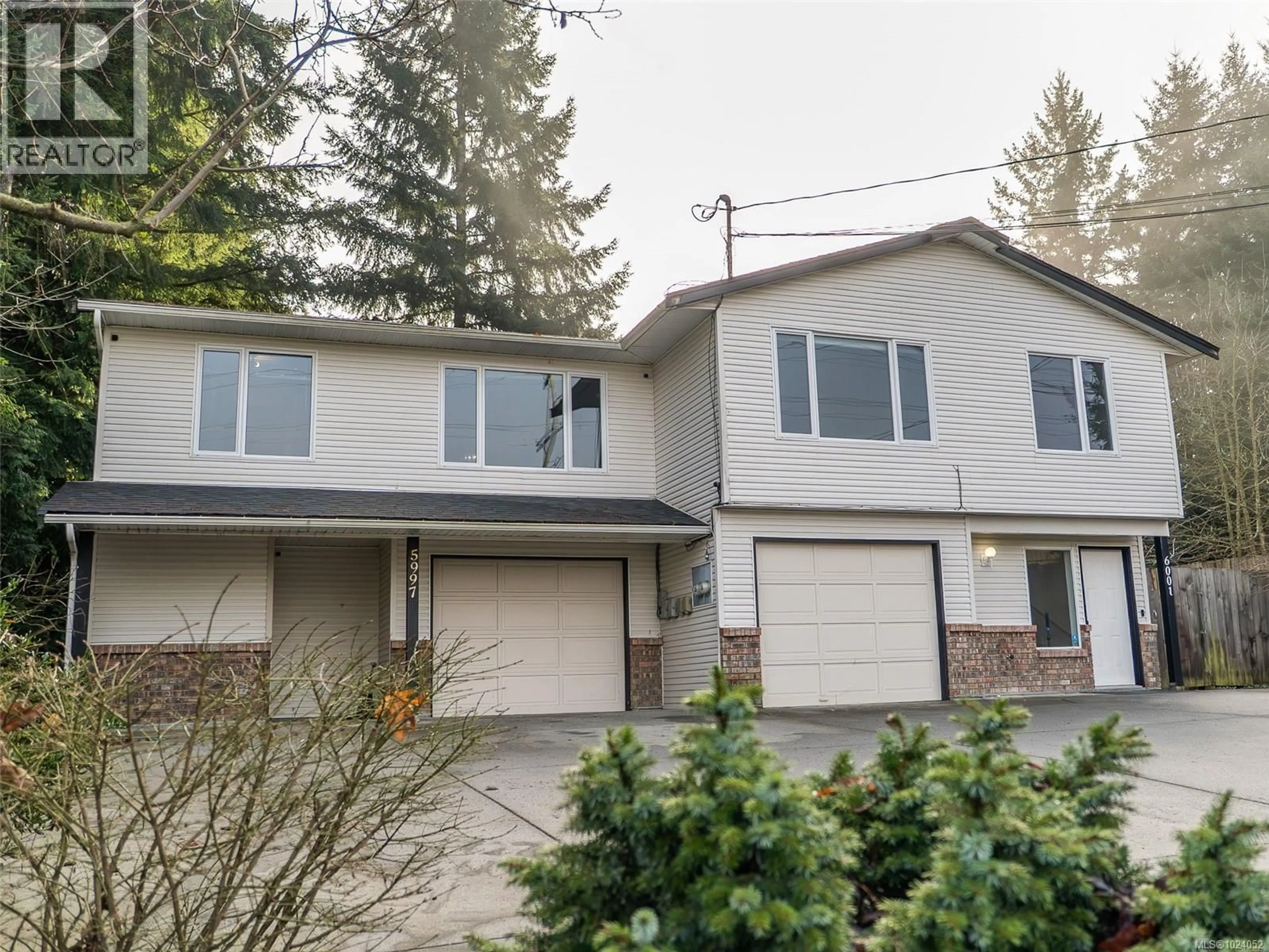 Home with vinyl exterior material, street for 5997/6001 HAMMOND BAY ROAD, Nanaimo British Columbia V9T5M5