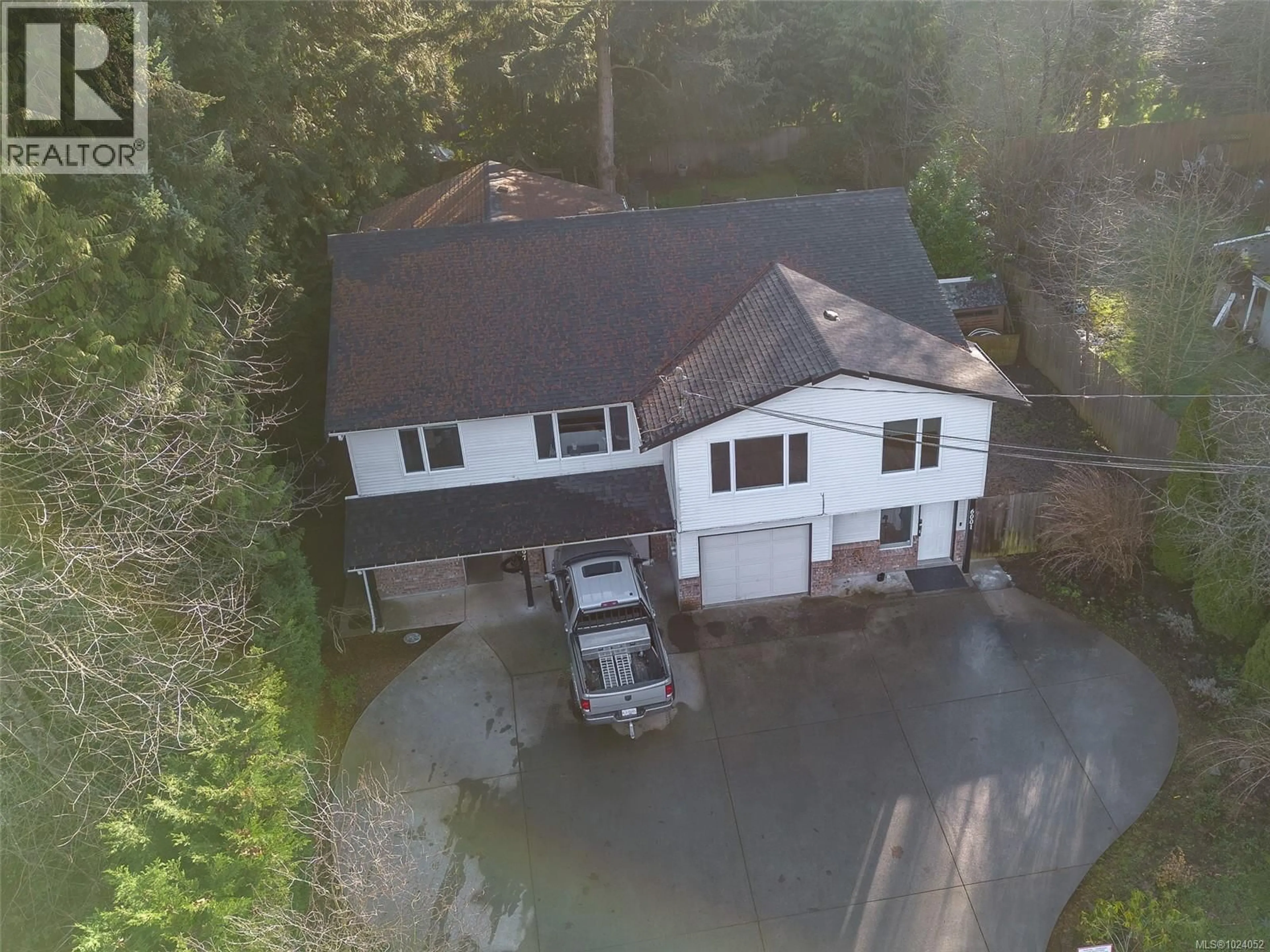 A pic from outside/outdoor area/front of a property/back of a property/a pic from drone, unknown for 5997/6001 HAMMOND BAY ROAD, Nanaimo British Columbia V9T5M5