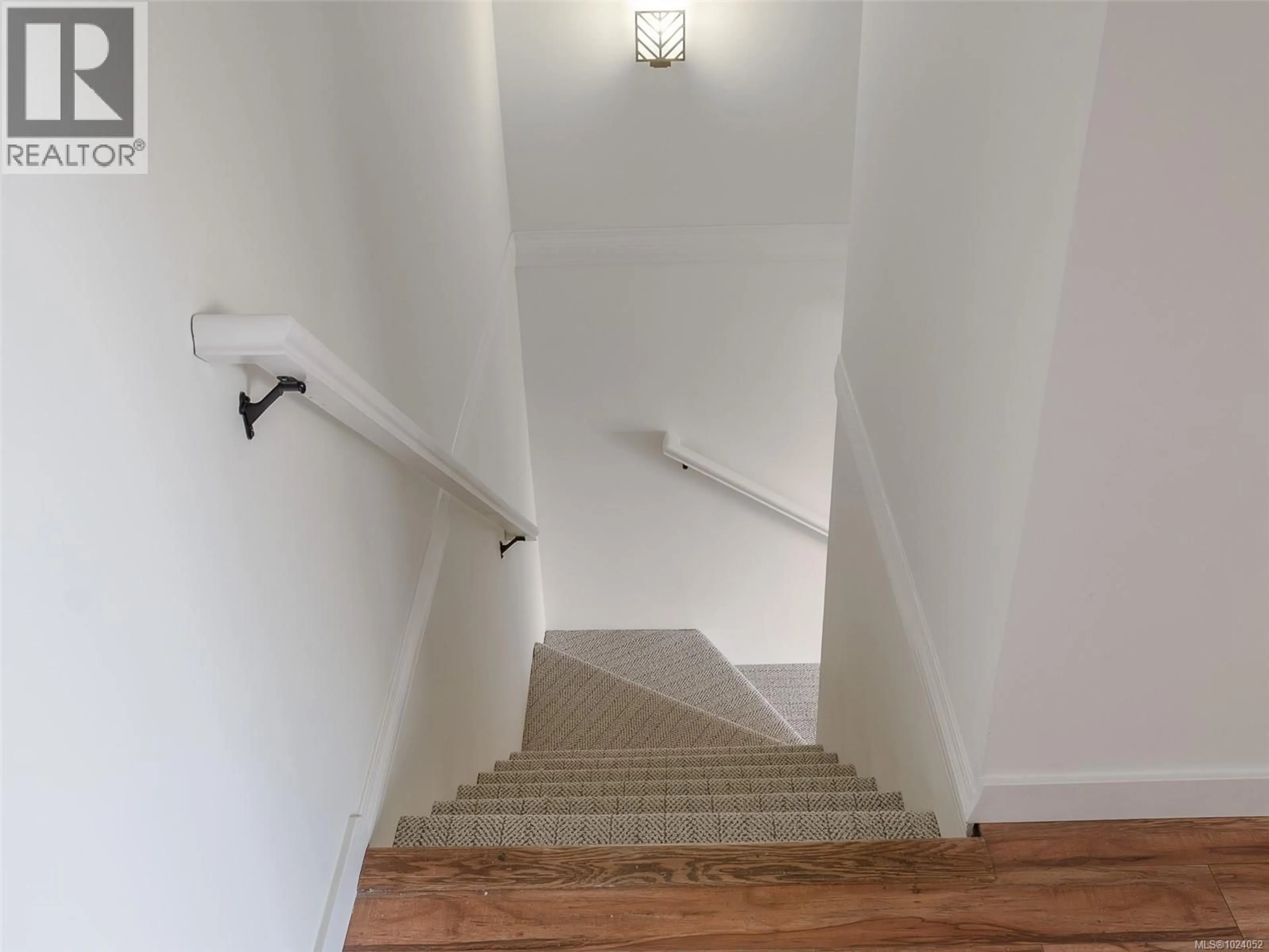 Stairs for 5997/6001 HAMMOND BAY ROAD, Nanaimo British Columbia V9T5M5