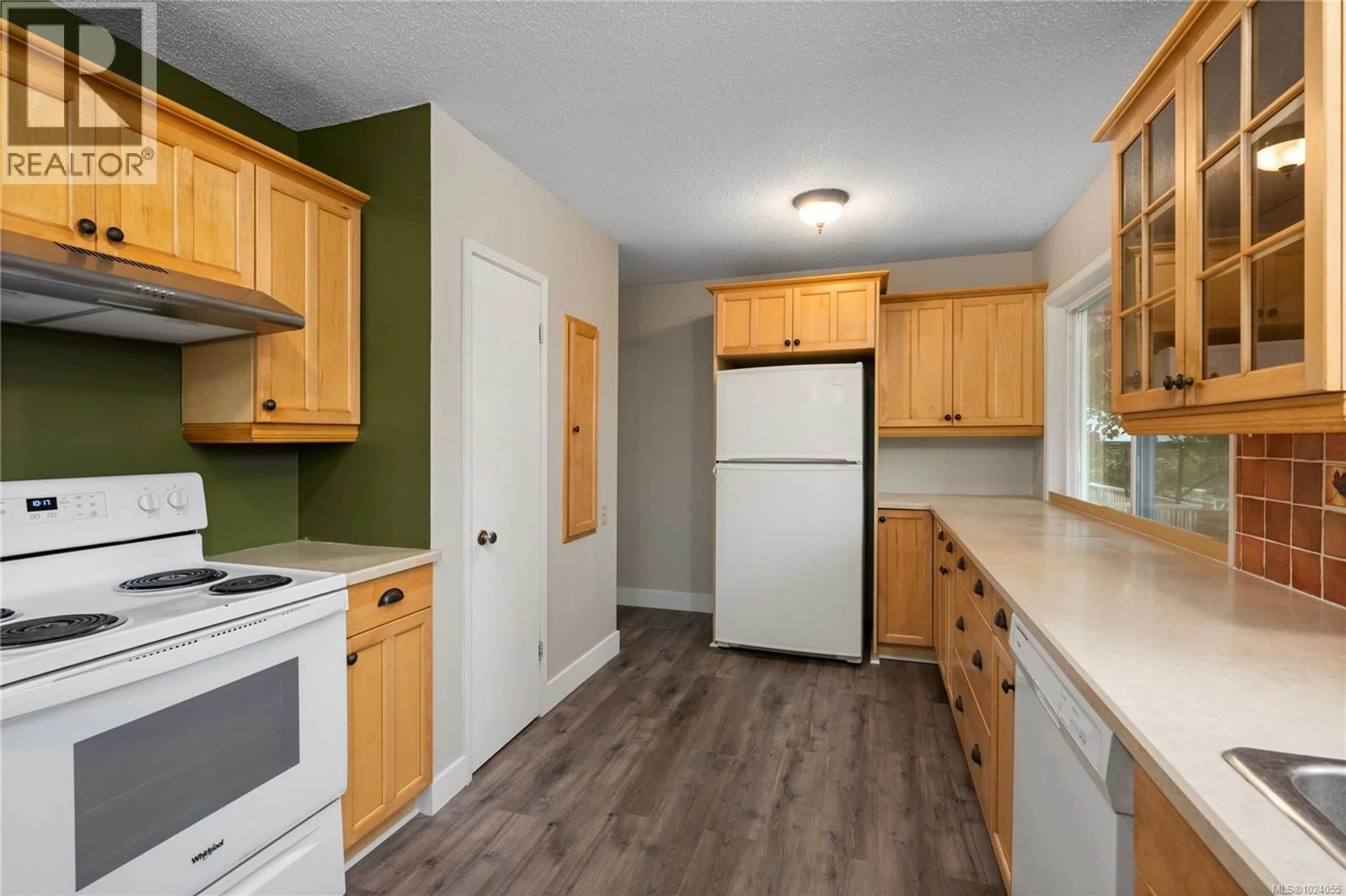 Standard kitchen, wood/laminate floor for 1114 THUNDERBIRD DRIVE, Nanaimo British Columbia V9S2P2