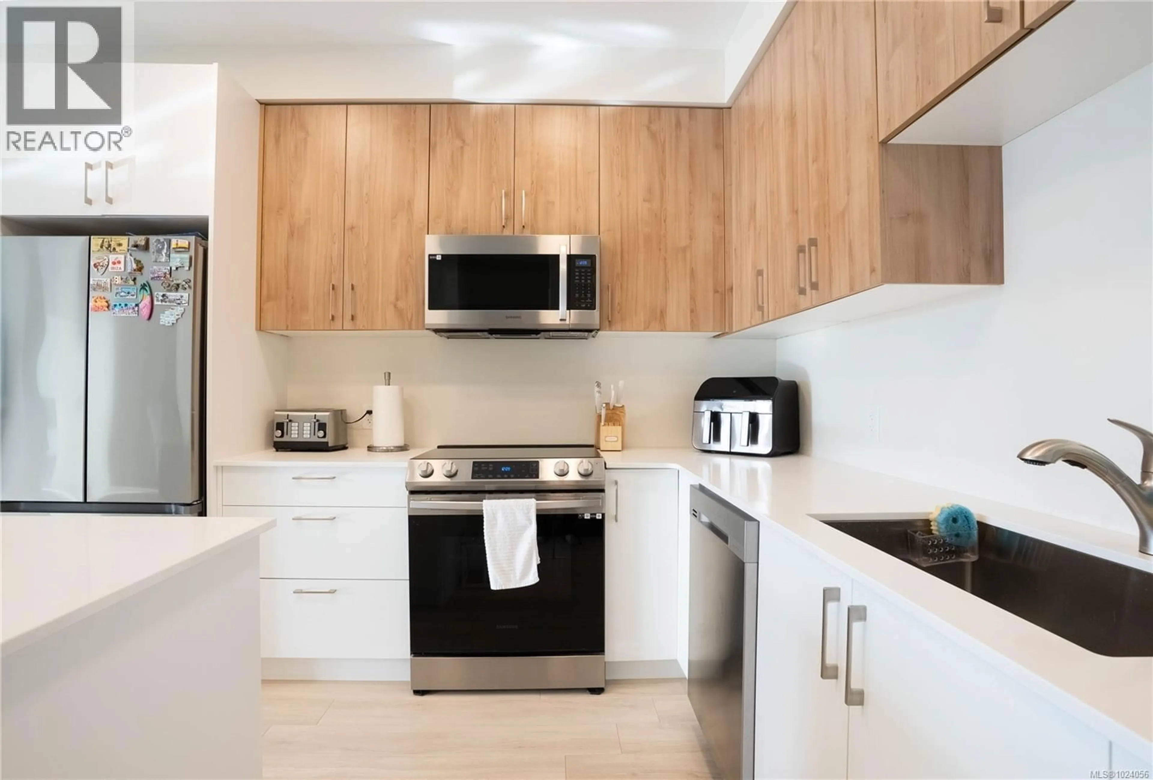 Standard kitchen, unknown for 403 - 842 ORONO AVENUE, Langford British Columbia V9B2T8