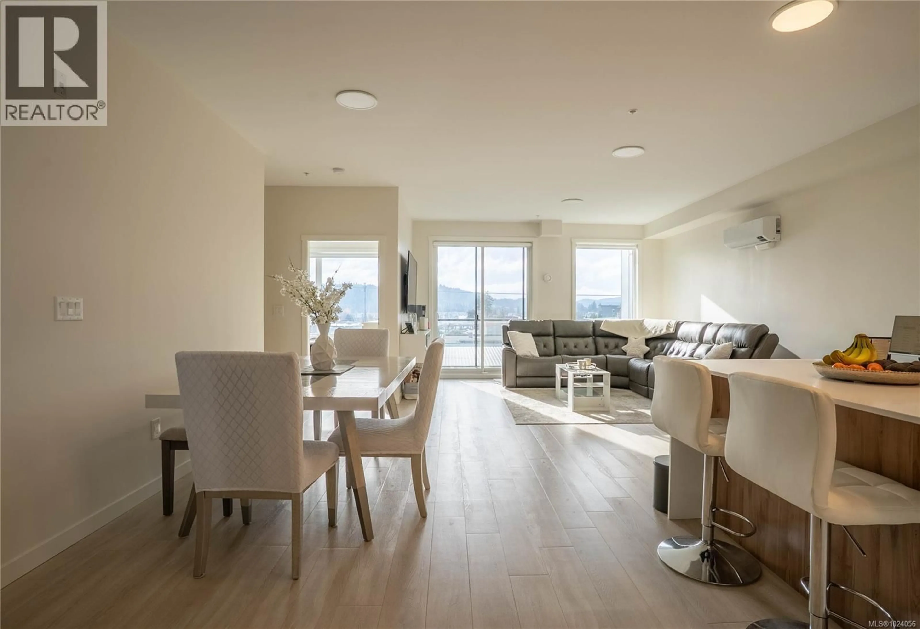 Living room with furniture, wood/laminate floor for 403 - 842 ORONO AVENUE, Langford British Columbia V9B2T8