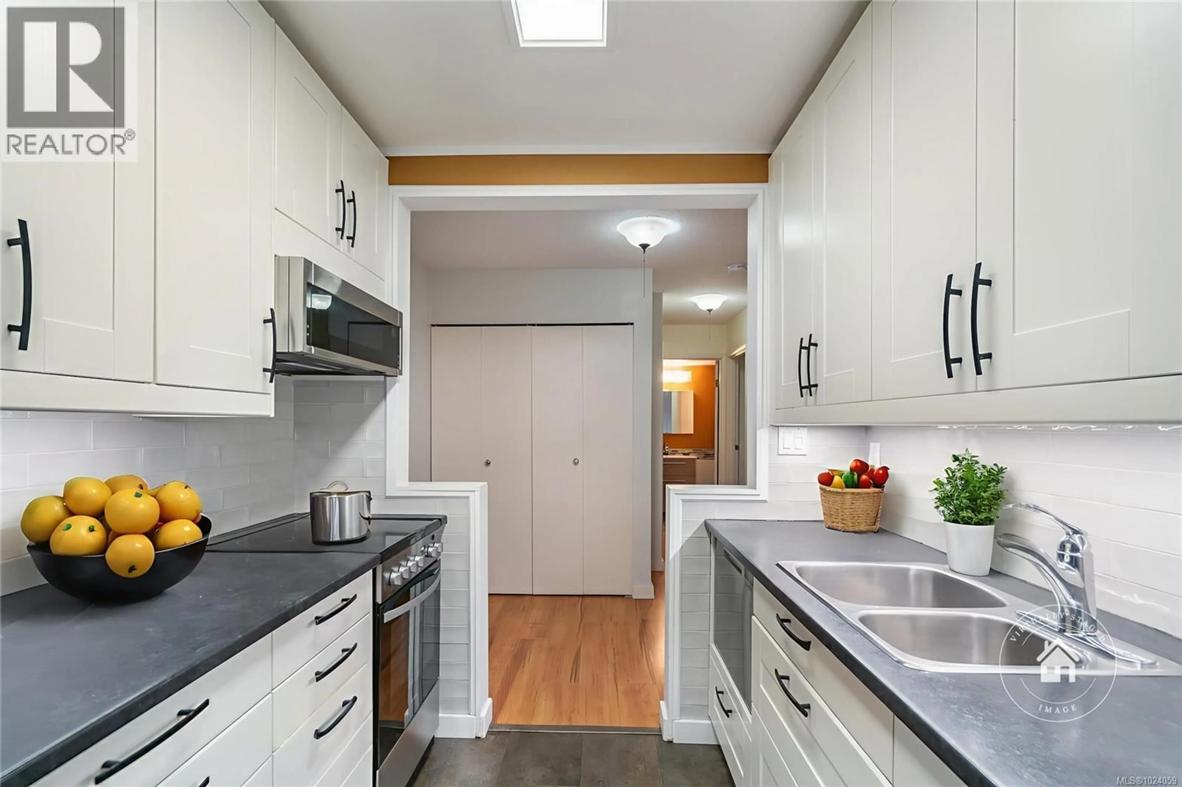 Standard kitchen, unknown for 305 - 363 MORISON AVENUE, Parksville British Columbia V9P1P4