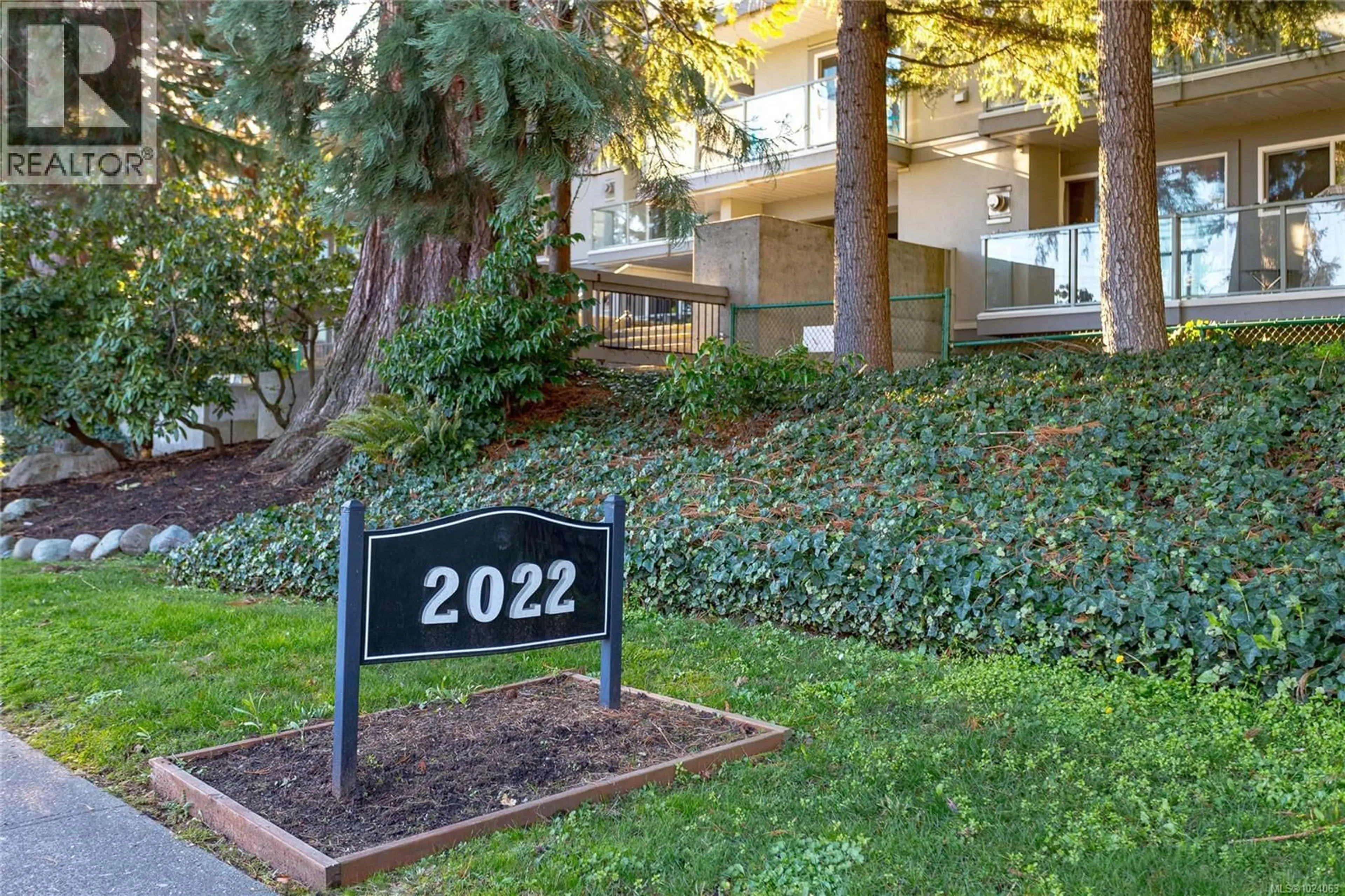 Unknown for 311 - 2022 FOUL BAY ROAD, Victoria British Columbia V8R5A9