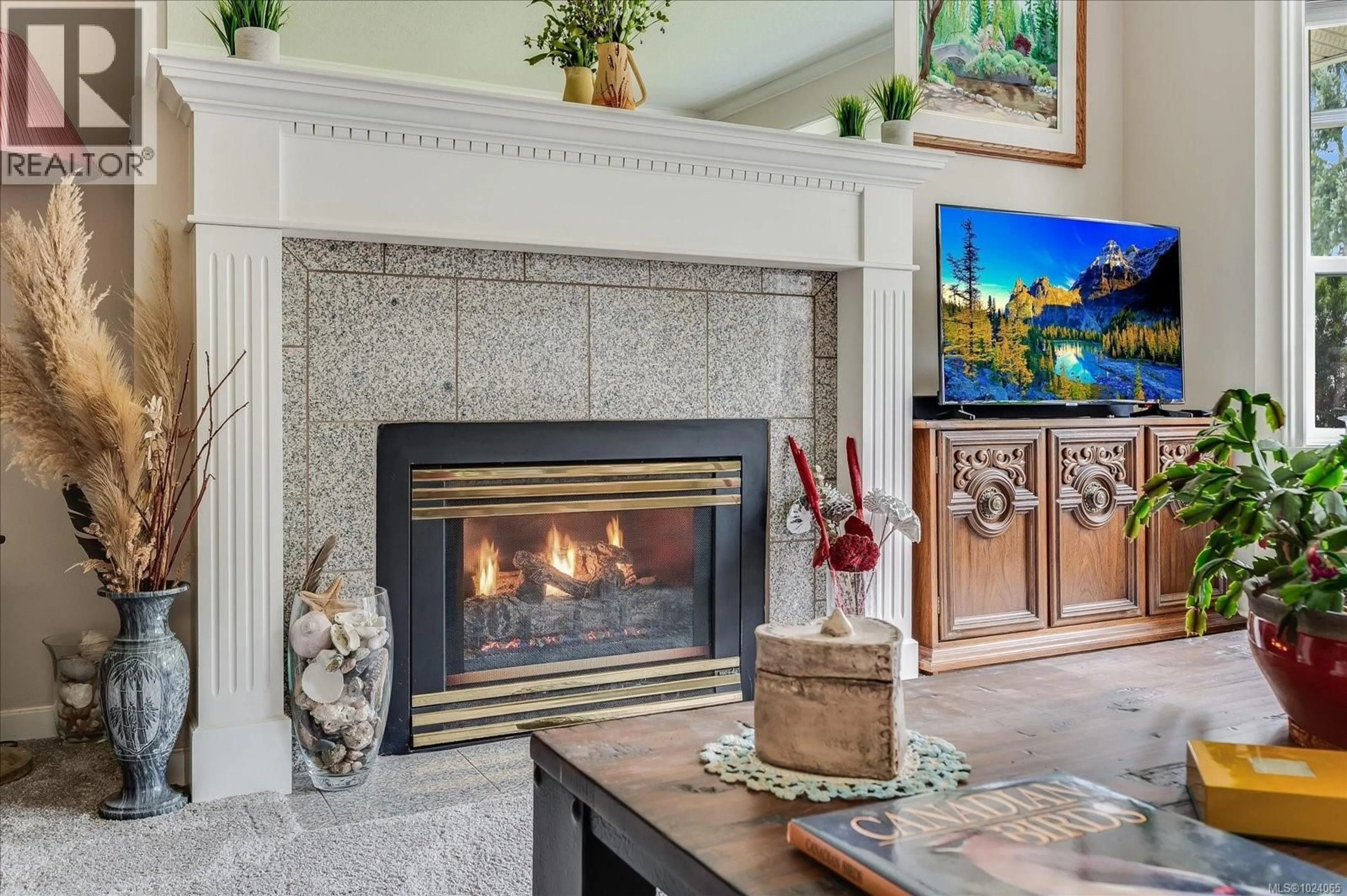 Lobby for 11 - 820 CHESTNUT STREET, Qualicum Beach British Columbia V9K2M6