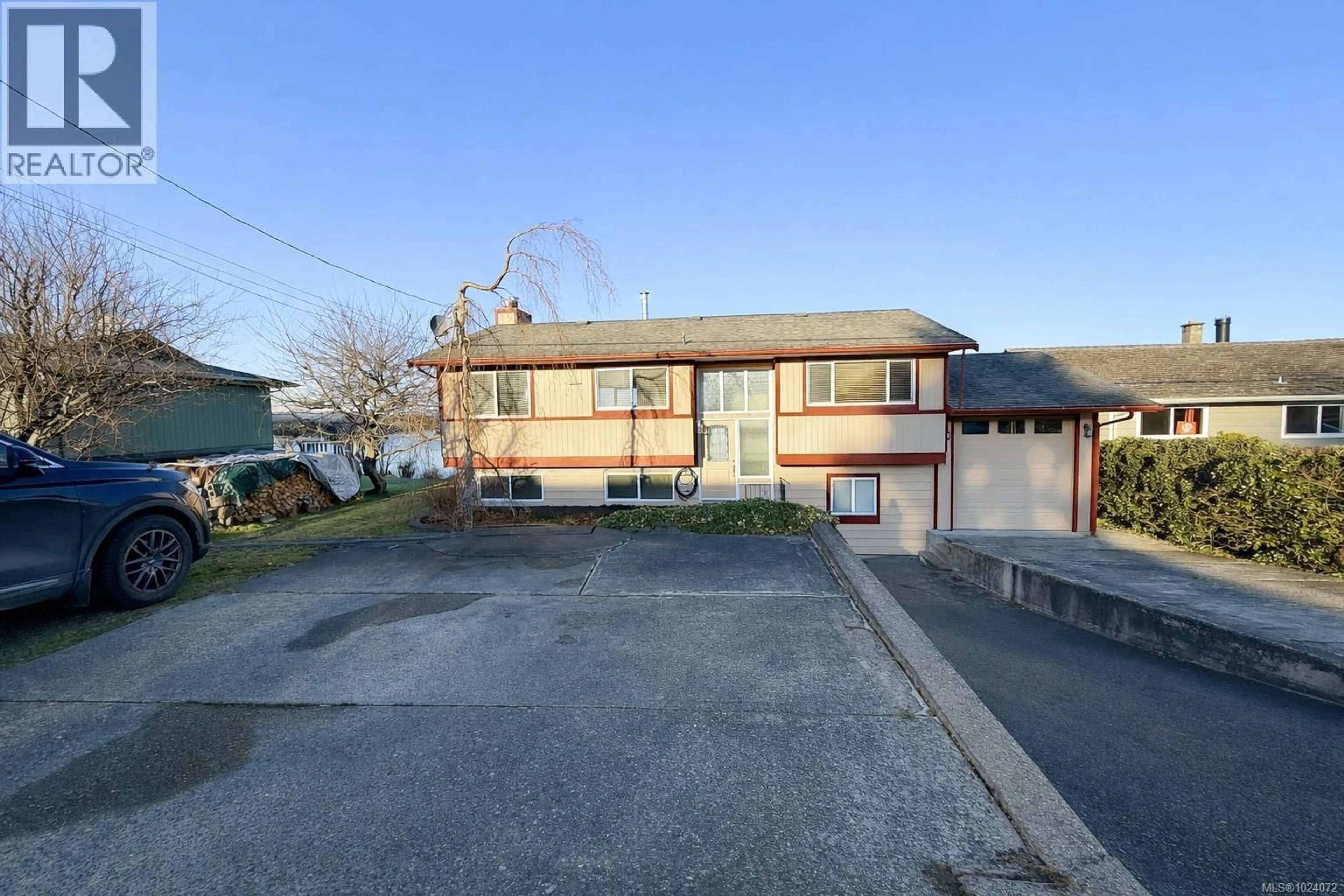 A pic from outside/outdoor area/front of a property/back of a property/a pic from drone, street for 2524 WOODLAND DRIVE, Port McNeill British Columbia V0N2R0