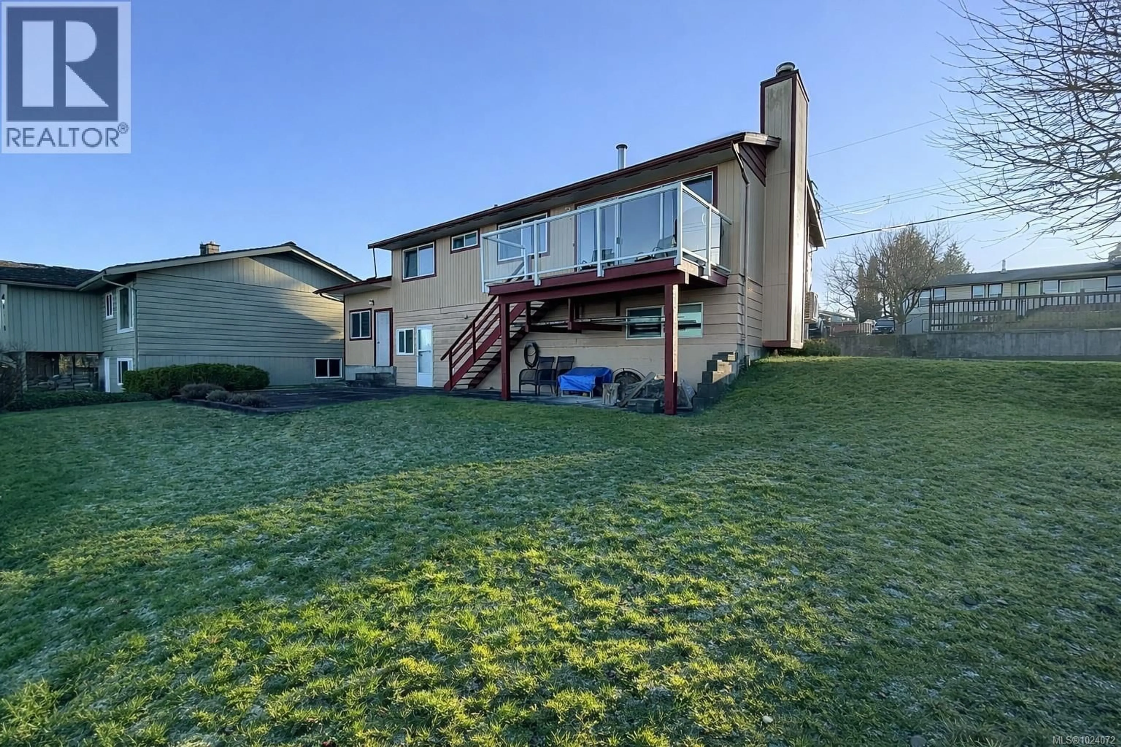 A pic from outside/outdoor area/front of a property/back of a property/a pic from drone, unknown for 2524 WOODLAND DRIVE, Port McNeill British Columbia V0N2R0