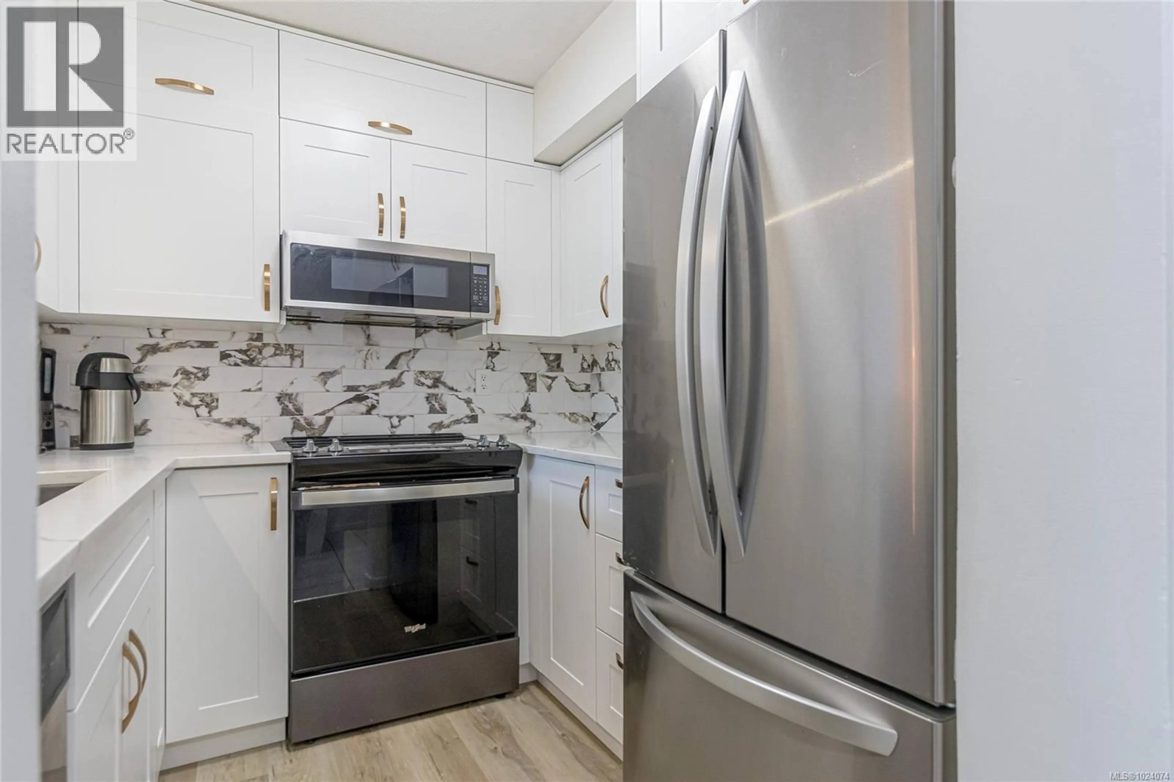 Standard kitchen, unknown for 10 - 1906 BOWEN ROAD, Nanaimo British Columbia V9S5S6