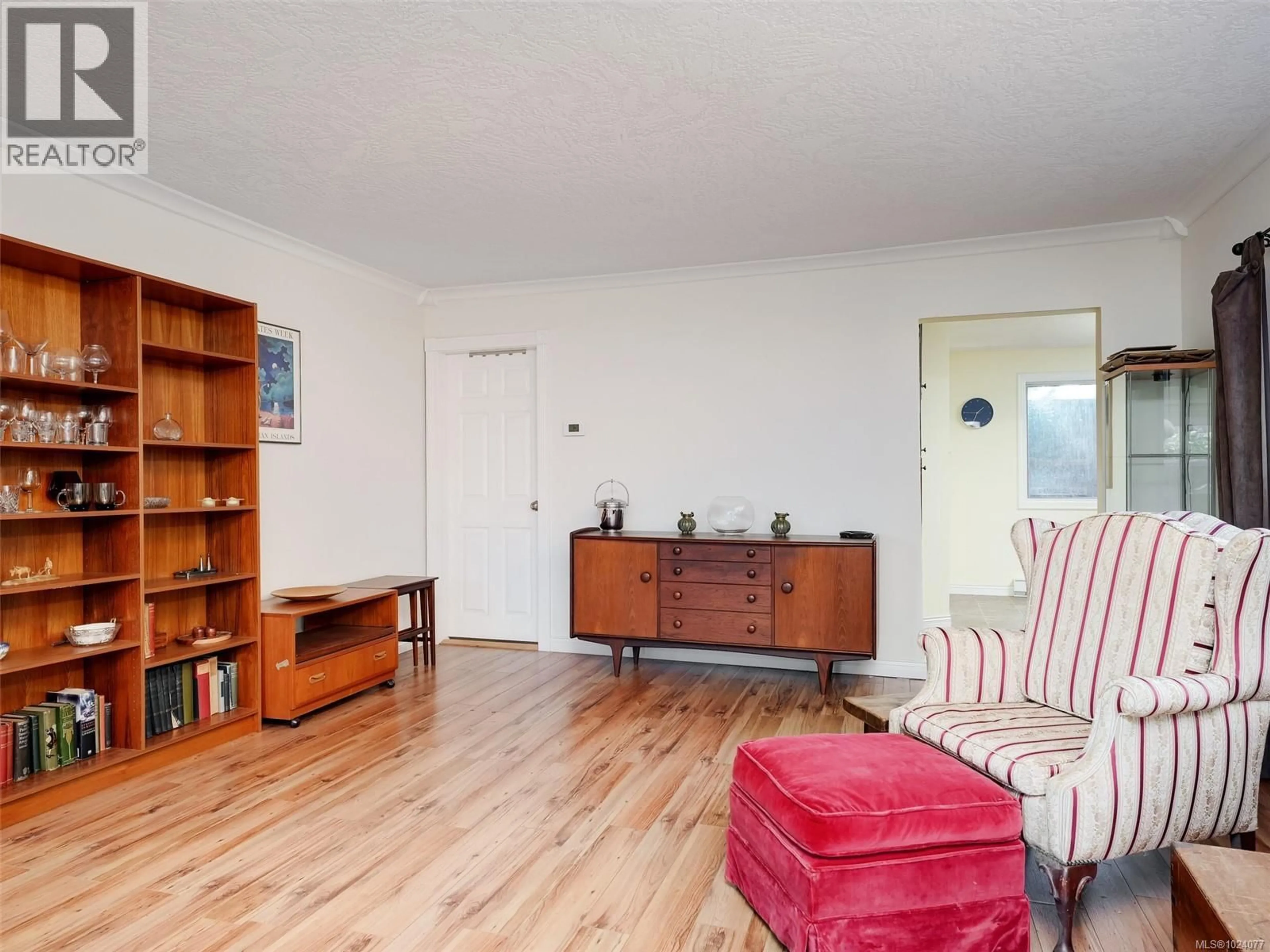 Living room with furniture, wood/laminate floor for 668 CHARMAR CRESCENT, Langford British Columbia V9B5W2