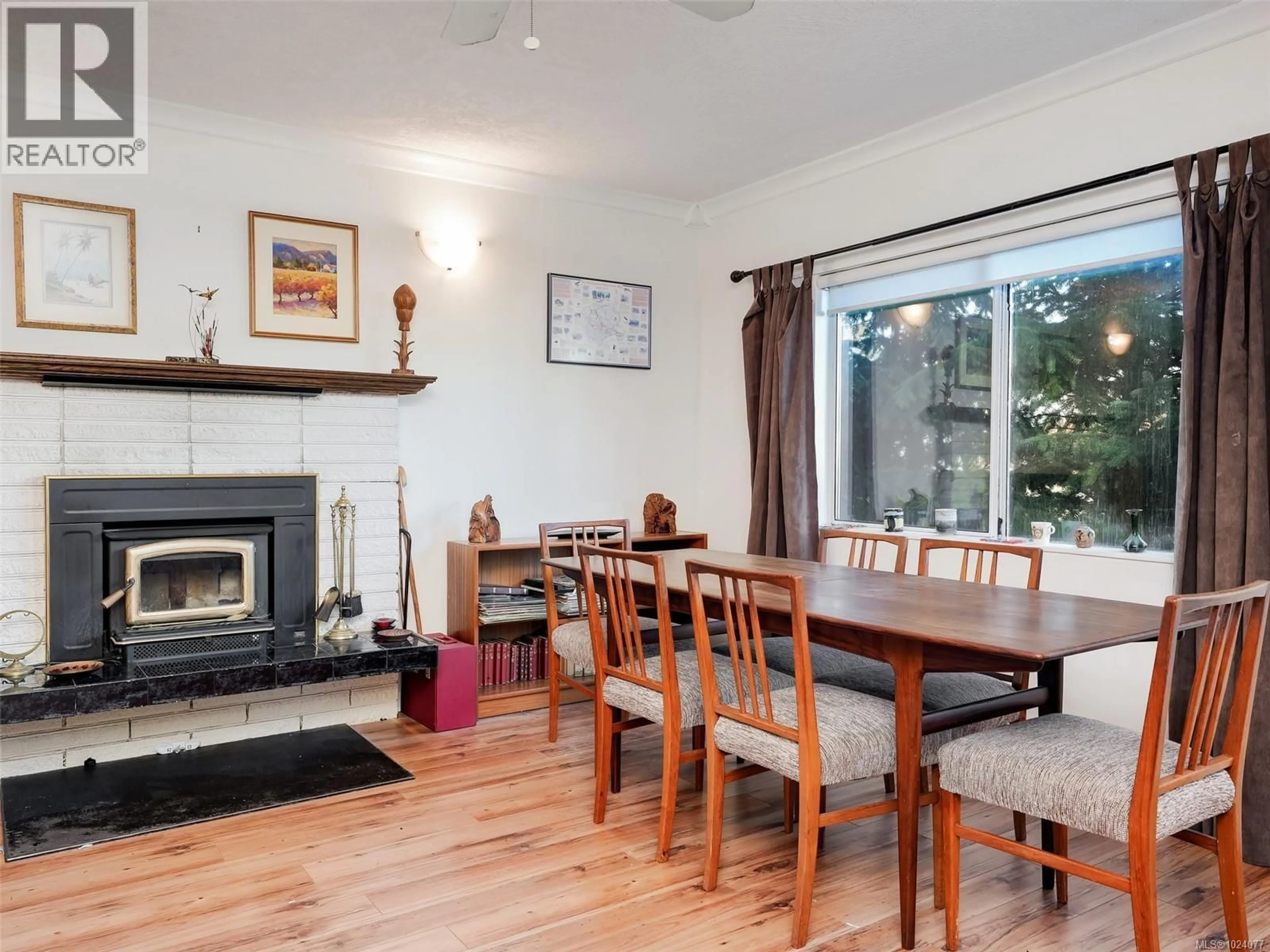 Dining room, wood/laminate floor for 668 CHARMAR CRESCENT, Langford British Columbia V9B5W2