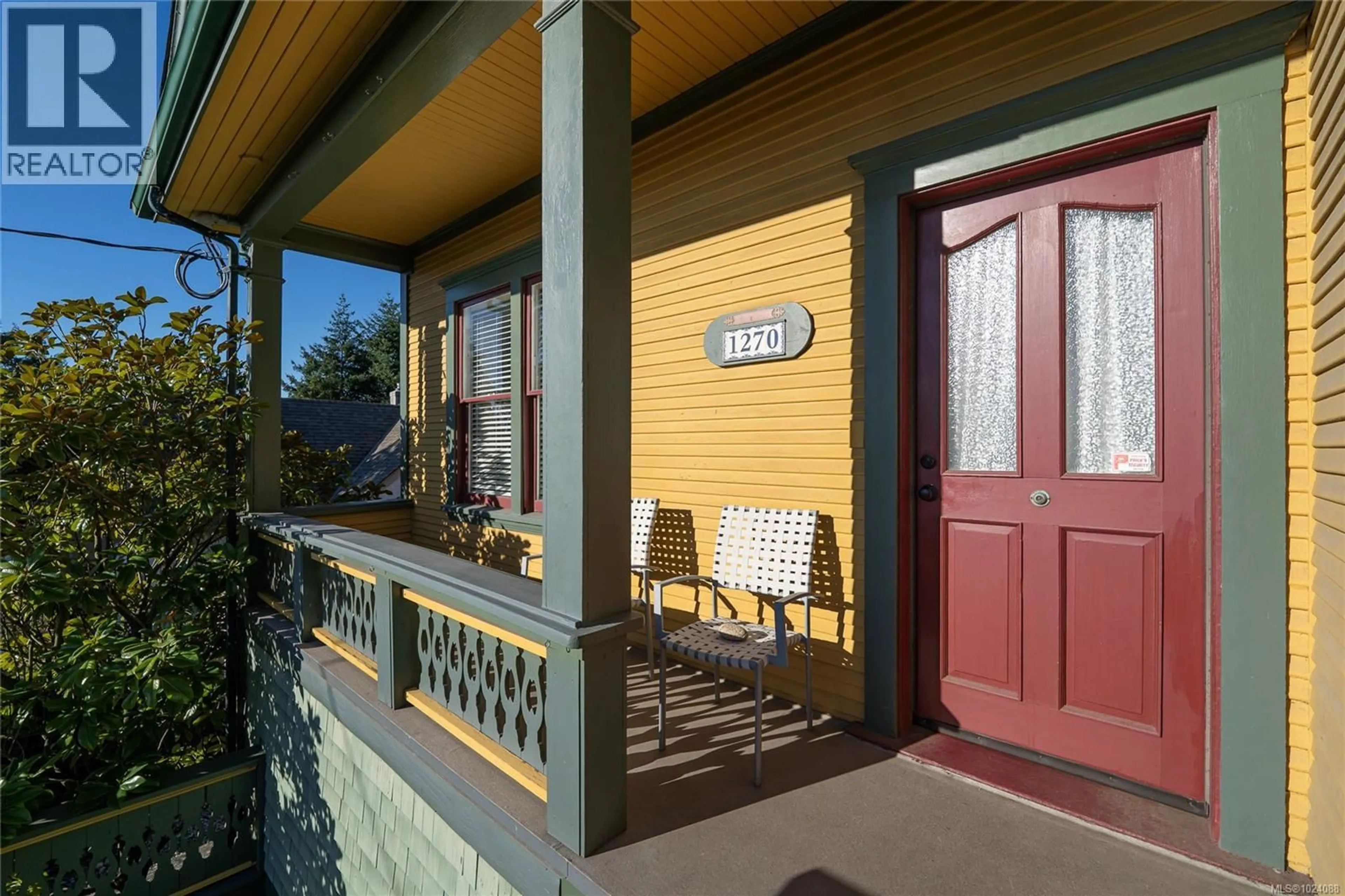 Patio, street for 1270 VISTA HEIGHTS, Victoria British Columbia V8T2H8