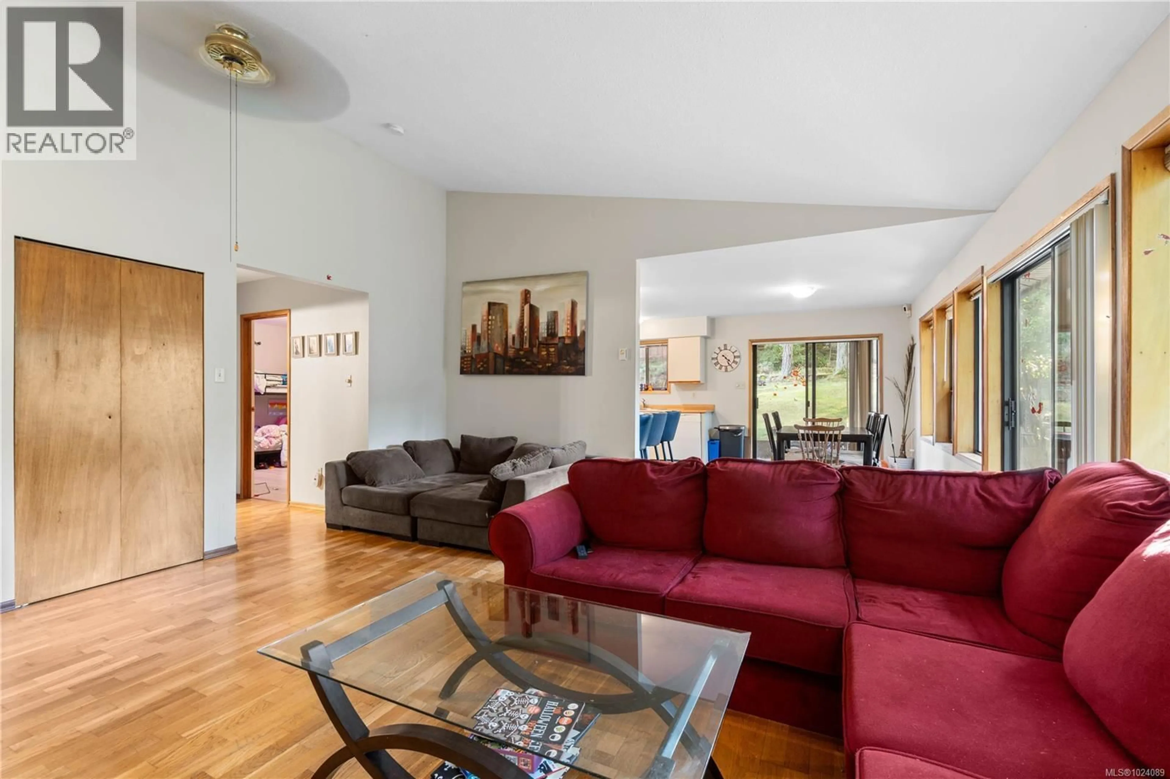 Living room with furniture, unknown for 5378 RUTHERFORD ROAD, Nanaimo British Columbia V9T5N9