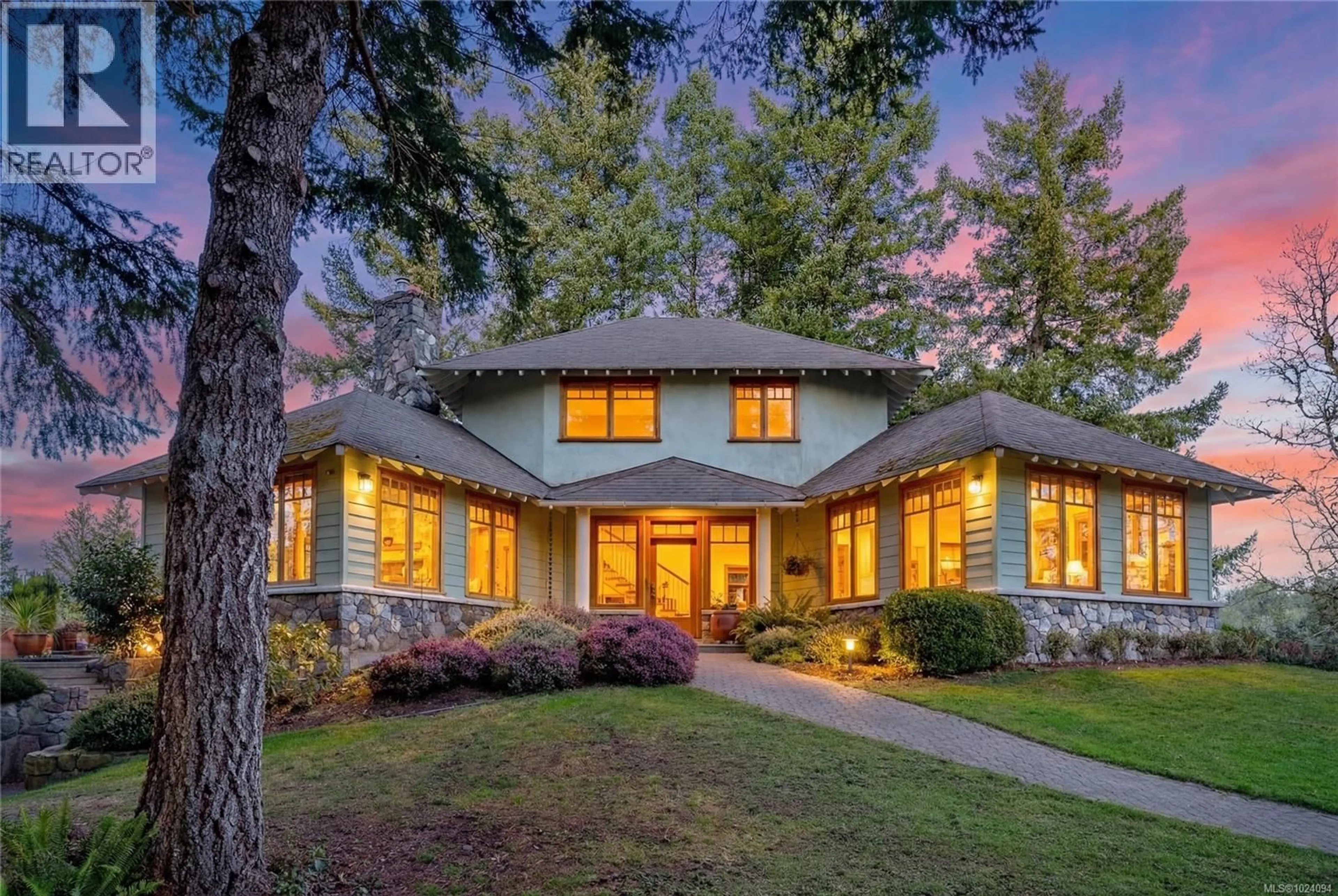 Unknown for 240 VIADUCT AVENUE WEST, Saanich British Columbia V9E2B6