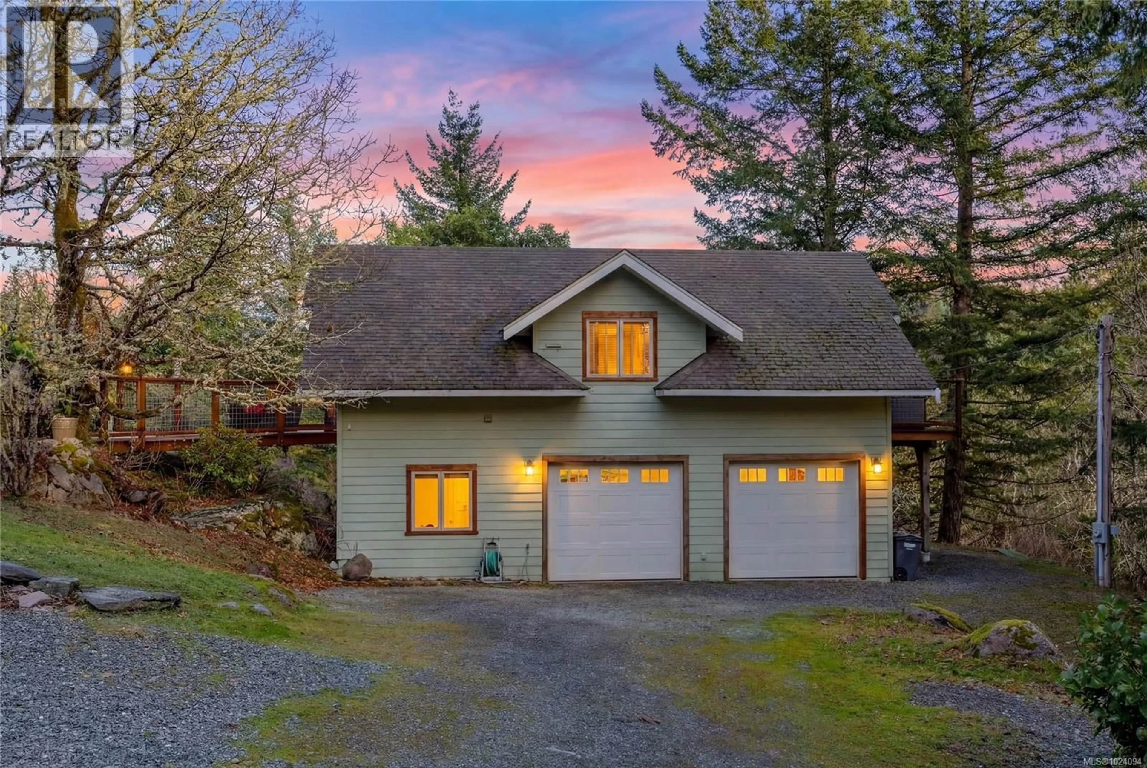 Indoor garage for 240 VIADUCT AVENUE WEST, Saanich British Columbia V9E2B6